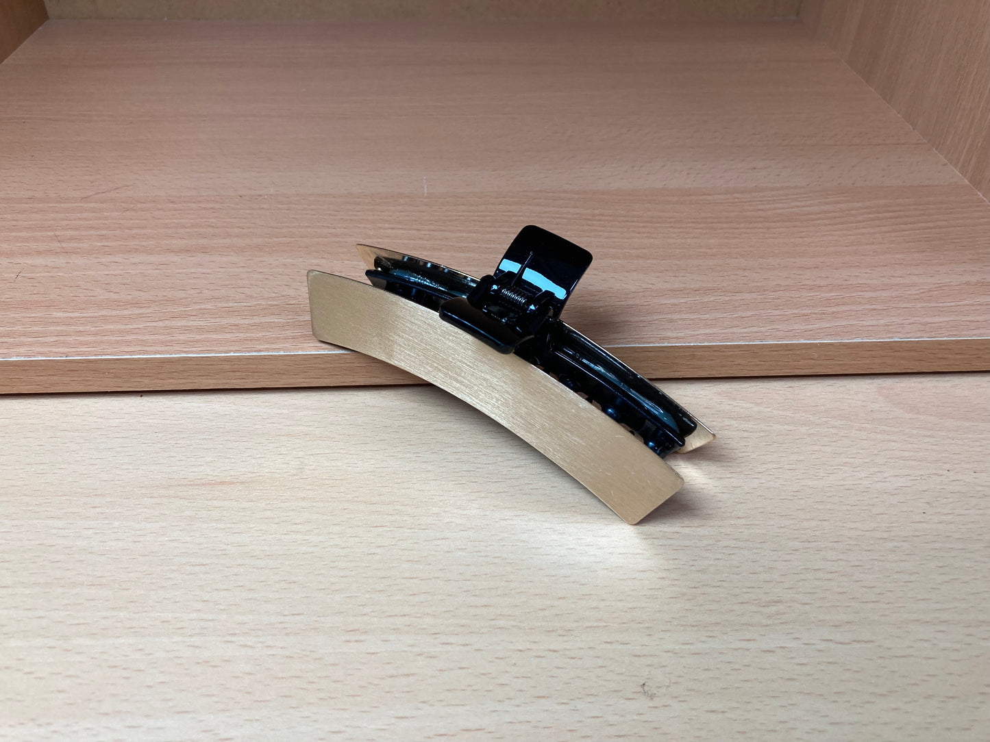 Tiny Treasures Seoul - Brushed Gold & Black Curved Bar Hair Claw Top View