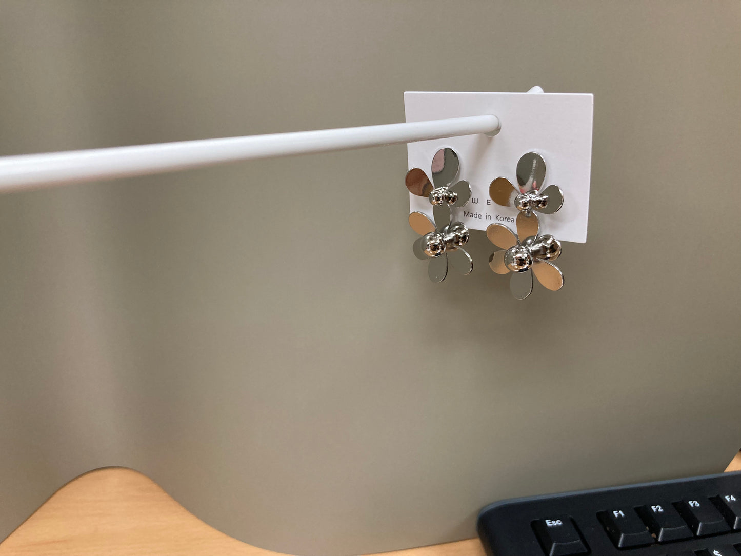 Tiny Treasures Seoul - Petal Link Drop Earrings (Silver)