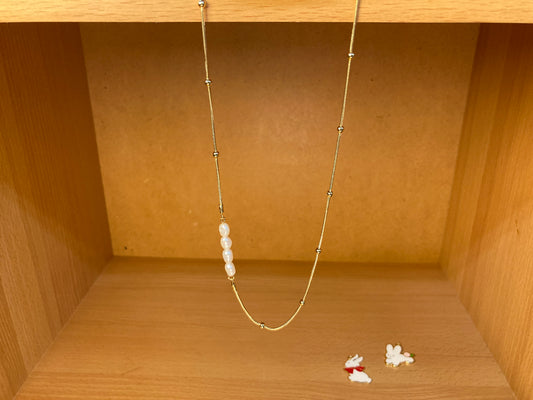 Asymmetric Faux Pearl Gold Chain Necklace
