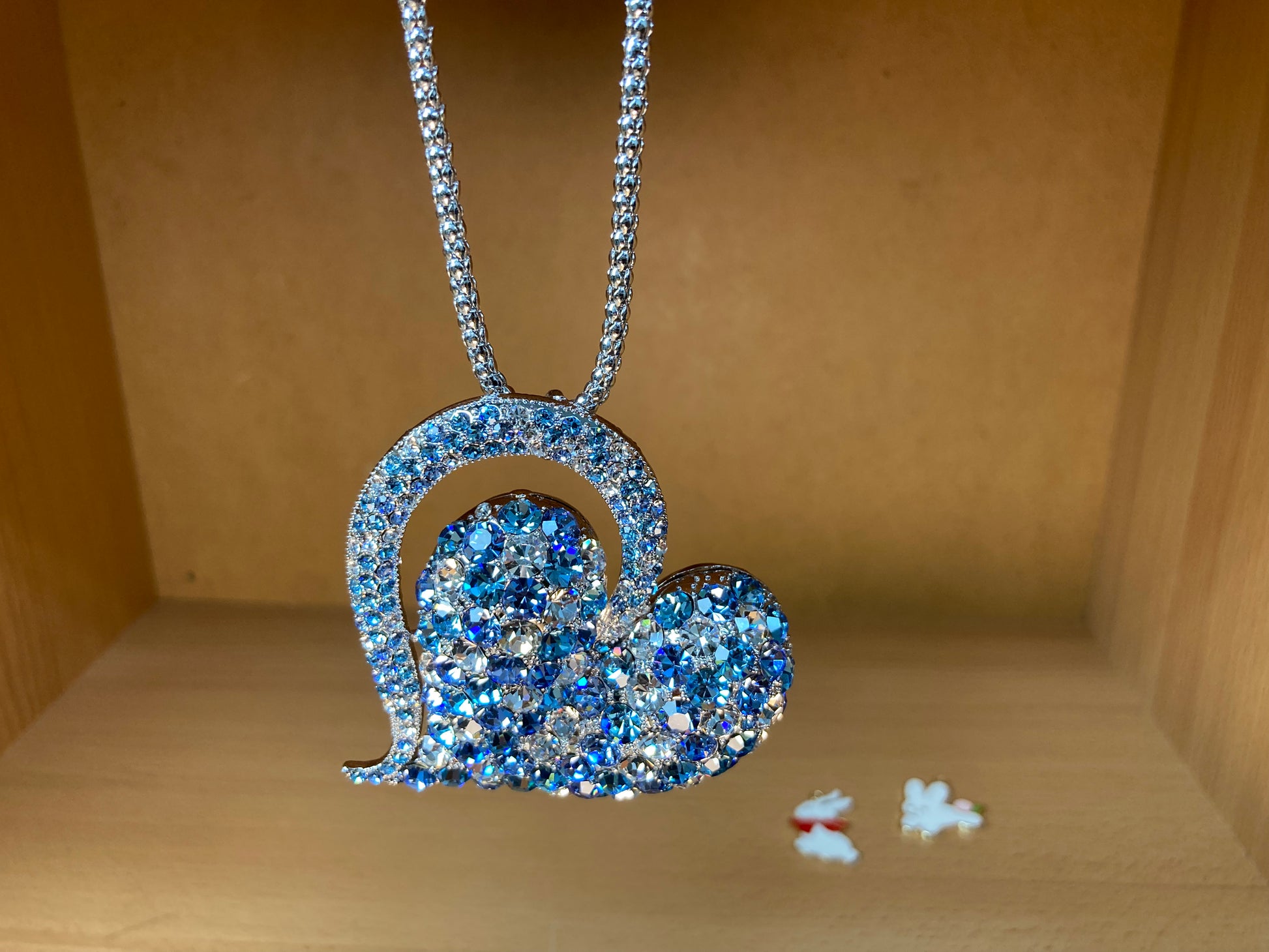 Tiny Treasures Seoul - Blue Pavé Big Heart Necklace (Silver) Detail View