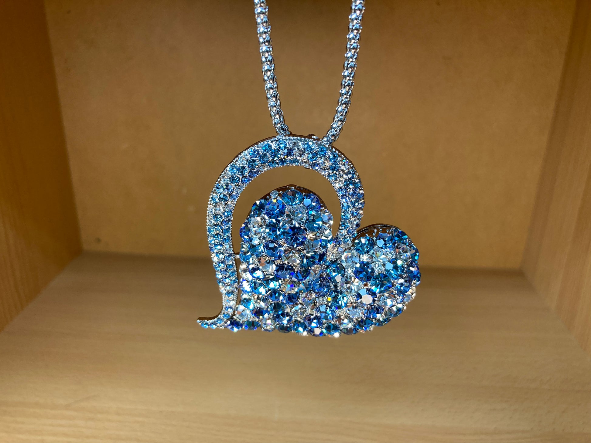 Tiny Treasures Seoul - Blue Pavé Big Heart Necklace (Silver) Close up View