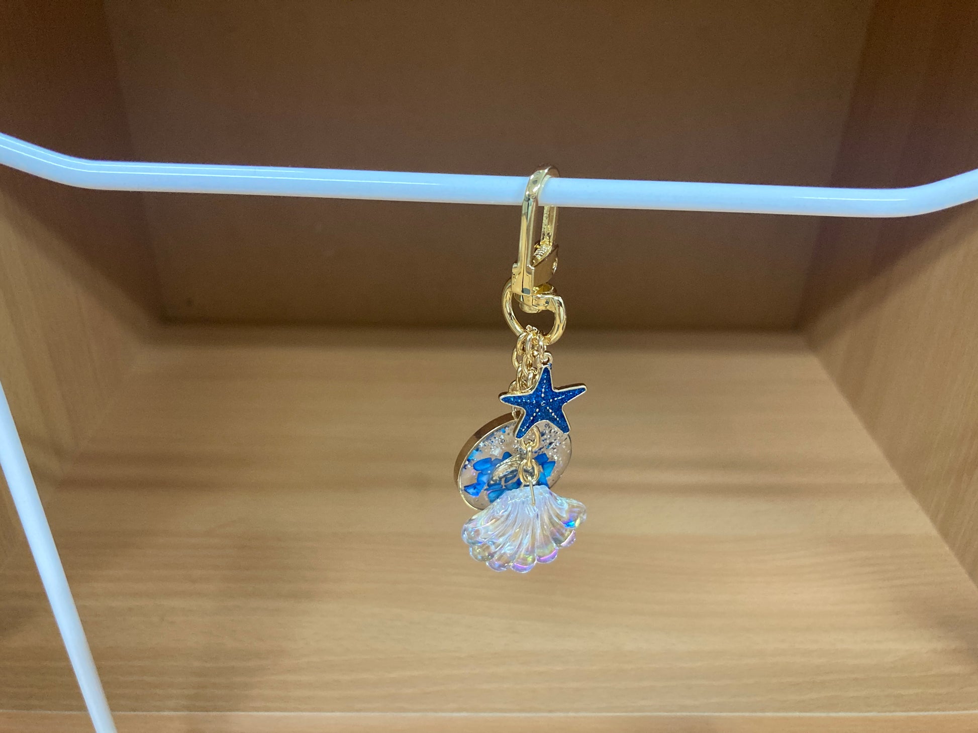 Tiny Treasures Seoul - Blue Starfish, Shell & Dolphin Glitter Bag Charm 6