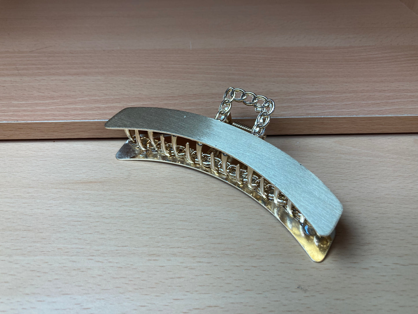 Tiny Treasures Seoul - Brushed Gold Chain Handle Hair Claw Detail View