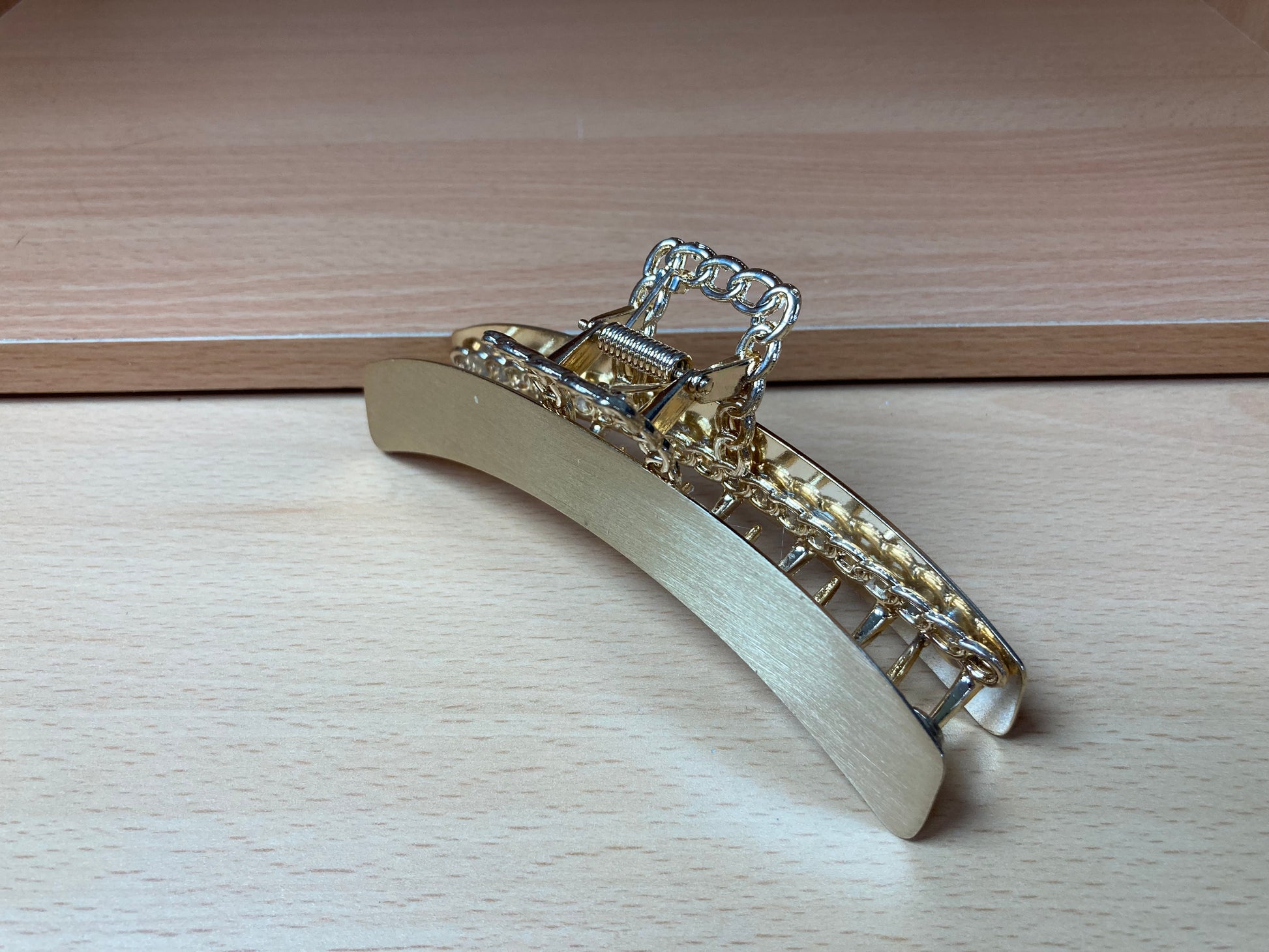 Tiny Treasures Seoul - Brushed Gold Chain Handle Hair Claw Top View