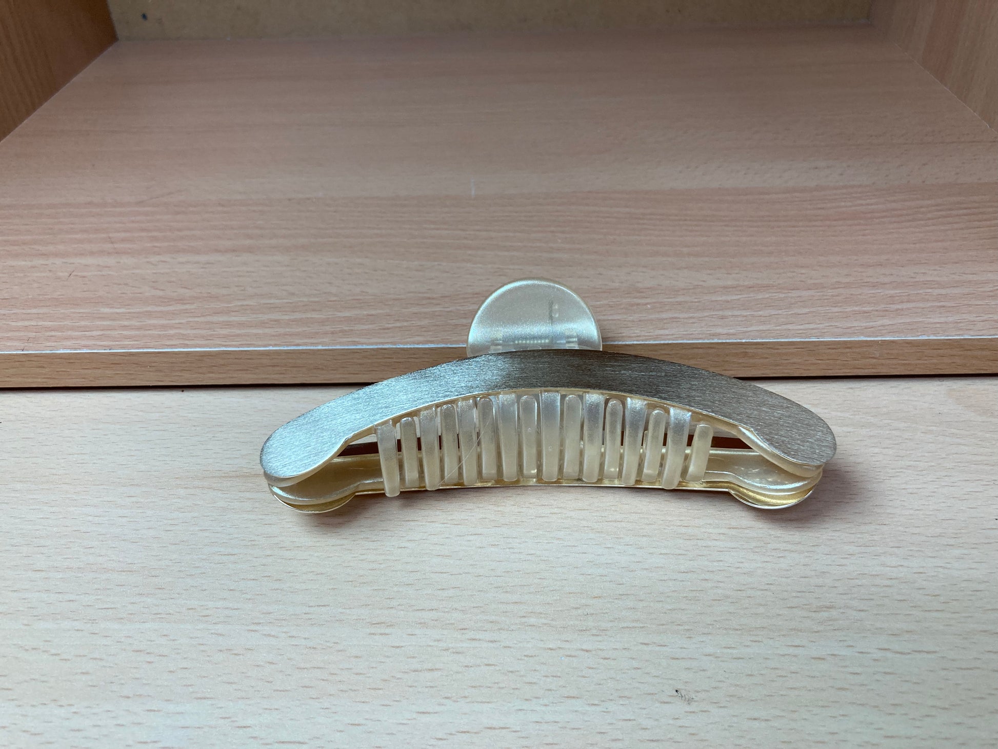 Tiny Treasures Seoul - Brushed Gold Curved Edge Hair Claw Side View