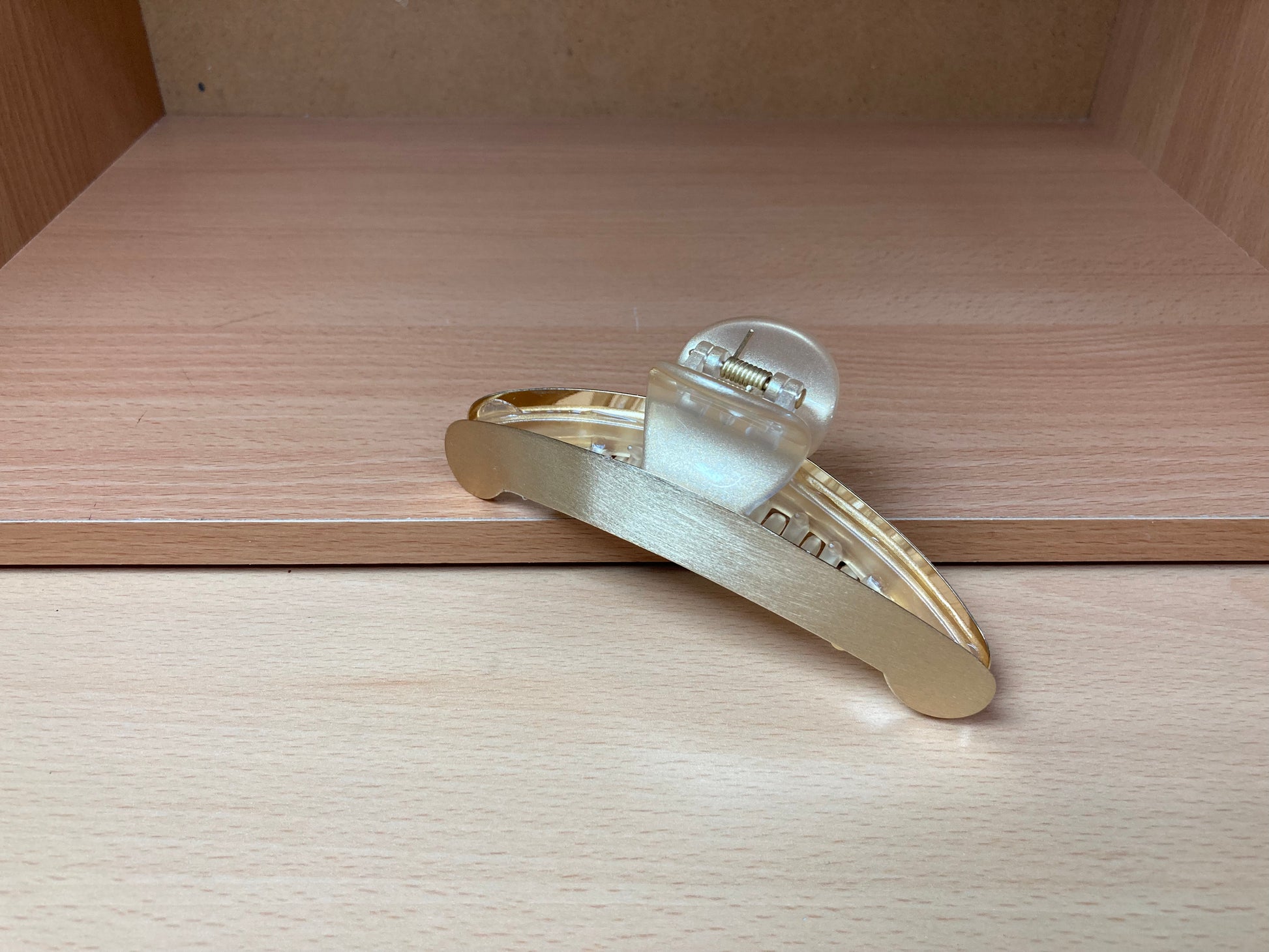Tiny Treasures Seoul - Brushed Gold Curved Edge Hair Claw Side View