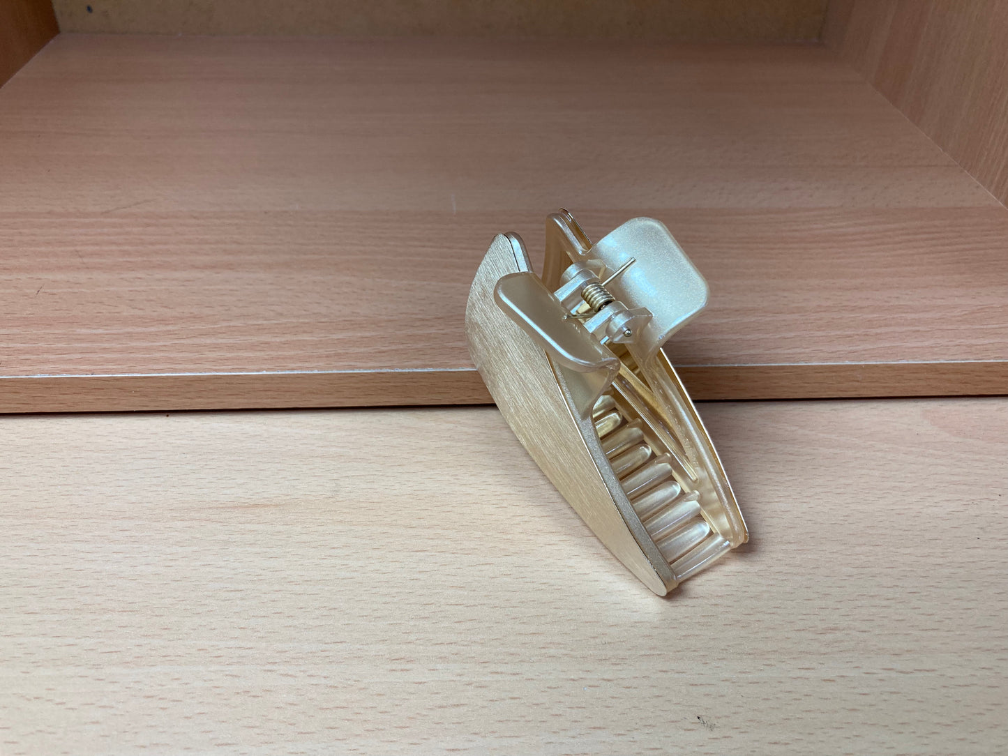Tiny Treasures Seoul - Brushed Gold Geometric Hair Claw Detail View