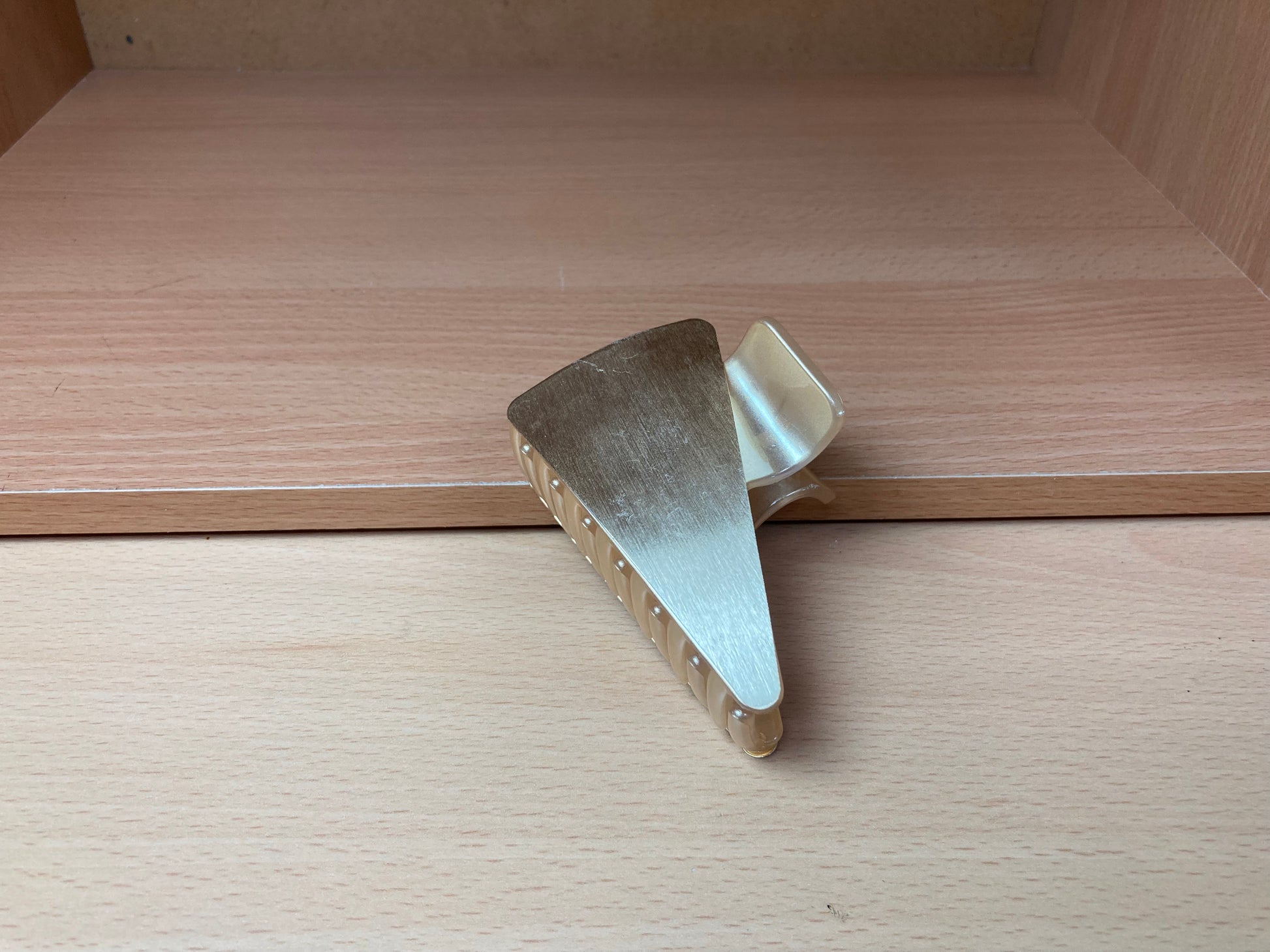 Tiny Treasures Seoul - Brushed Gold Geometric Hair Claw View
