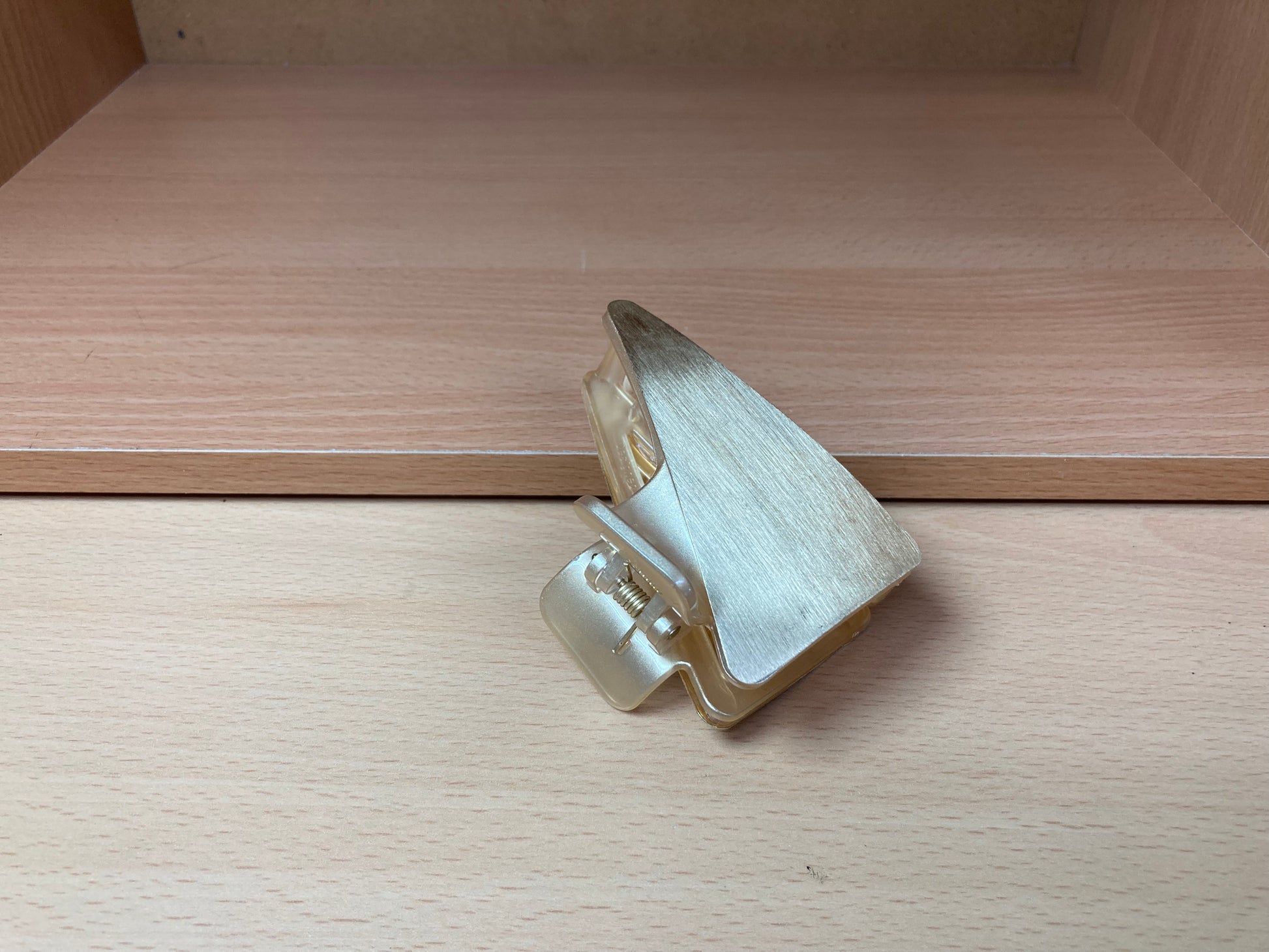 Tiny Treasures Seoul - Brushed Gold Geometric Hair Claw View