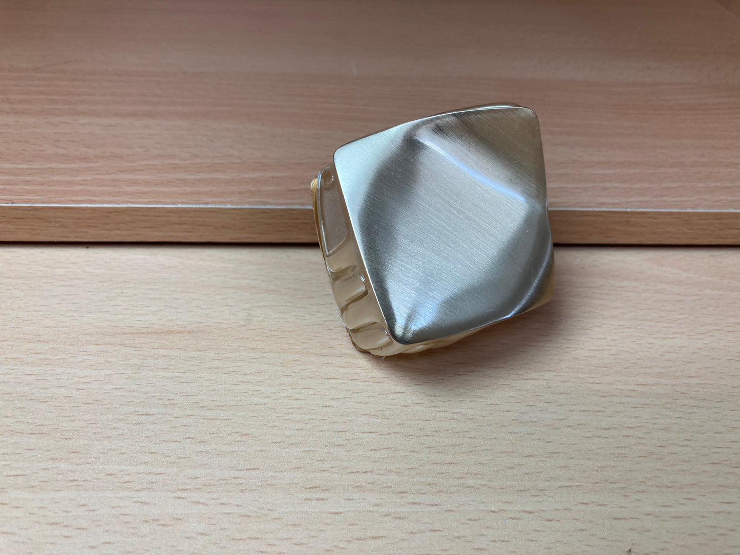 Tiny Treasures Seoul - Brushed Gold Geometric Mini Hair Claw Detail View