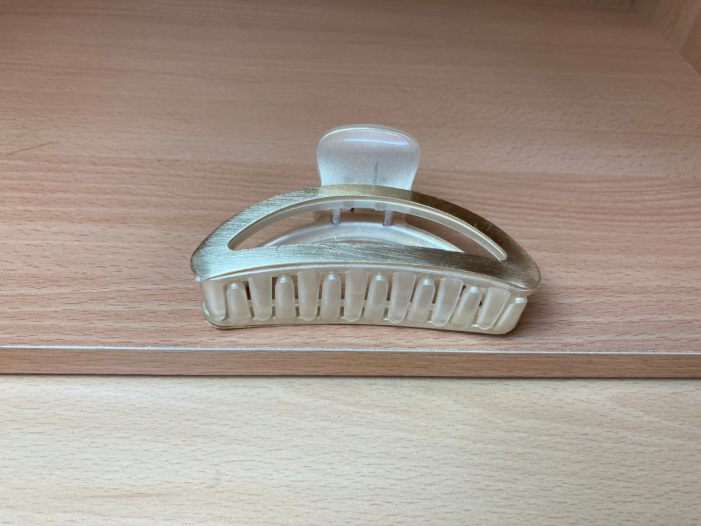 Tiny Treasures Seoul - Brushed Gold Open Oval Hair Claw Side View