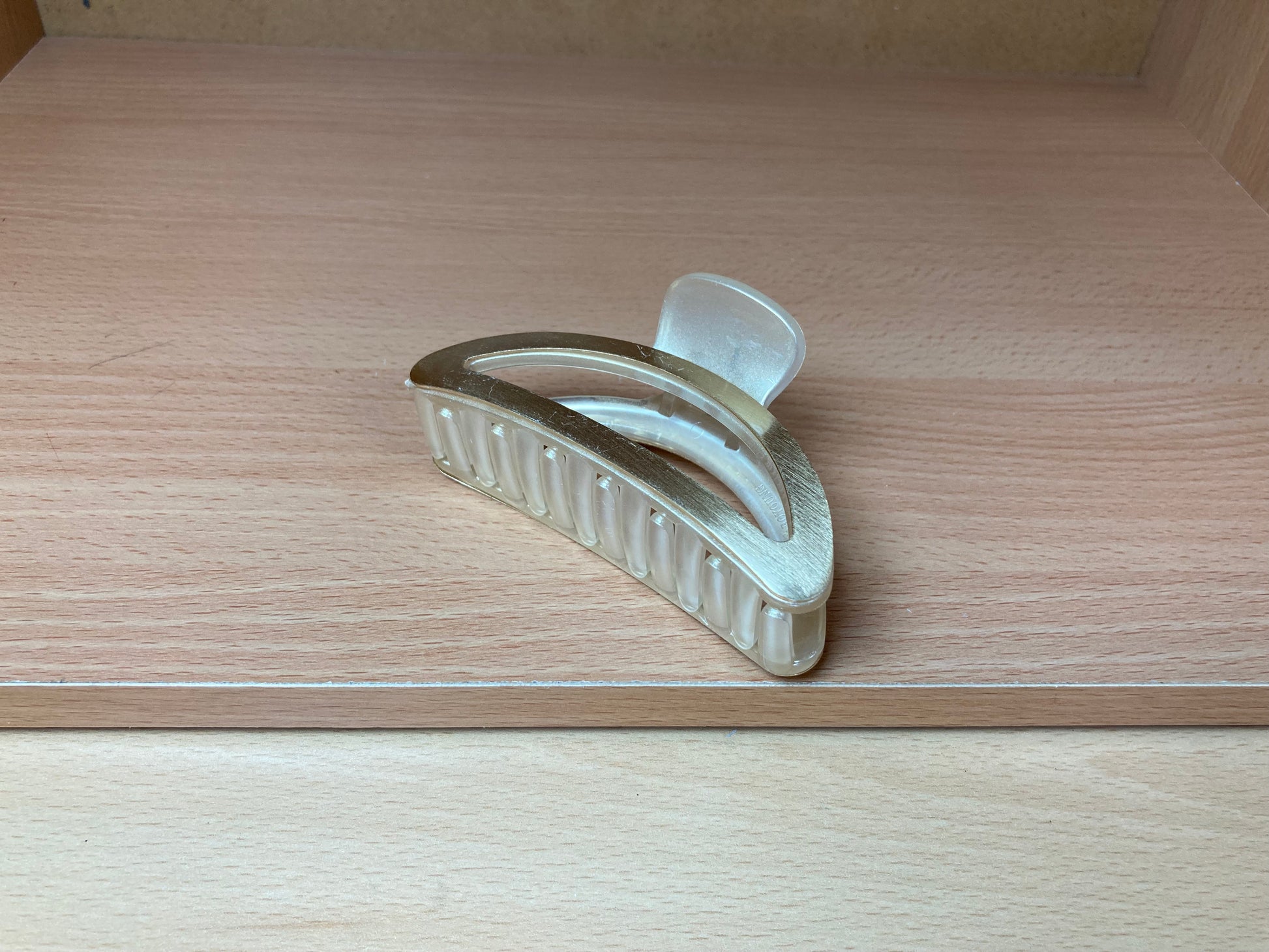 Tiny Treasures Seoul - Brushed Gold Open Oval Hair Claw Side View 2