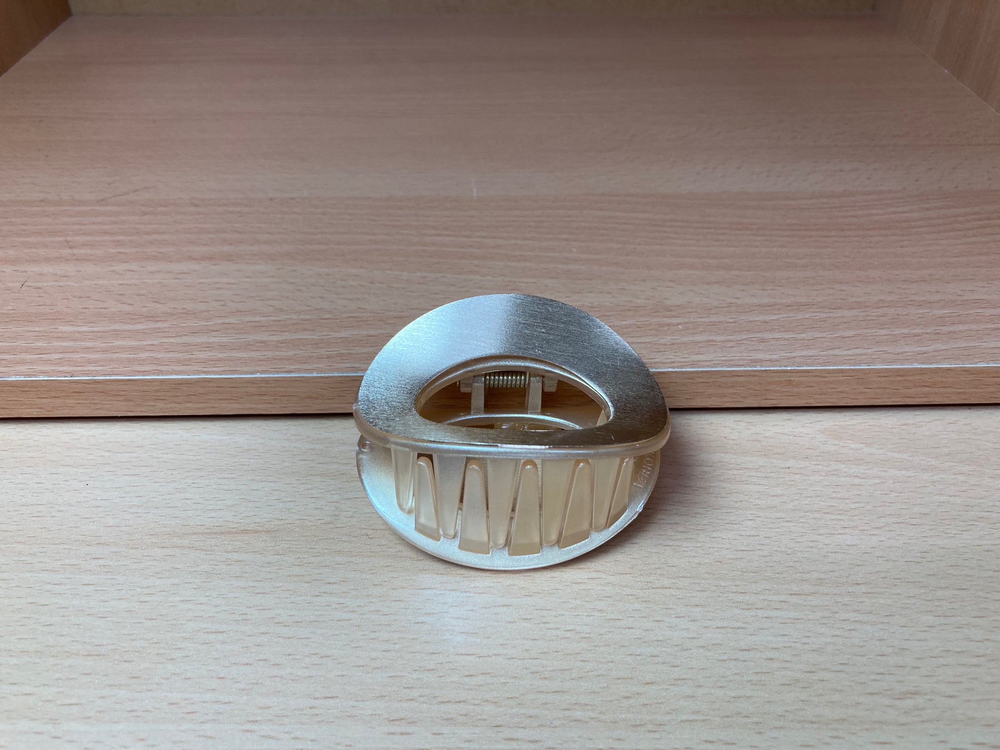 Tiny Treasures Seoul - Brushed Gold Open Oval Mini Hair Claw