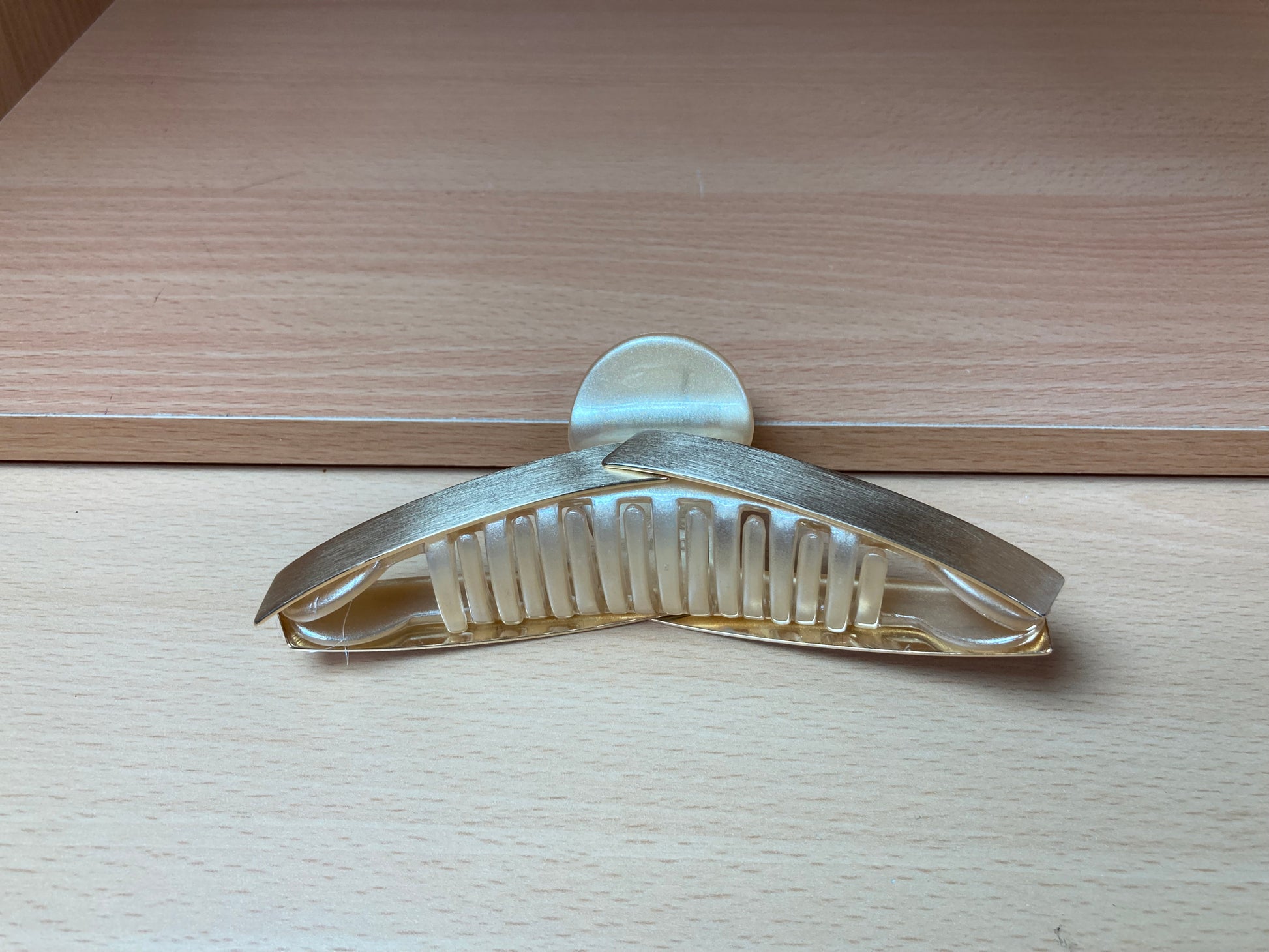 Tiny Treasures Seoul - Brushed Gold Overlapping Hair Claw Side View