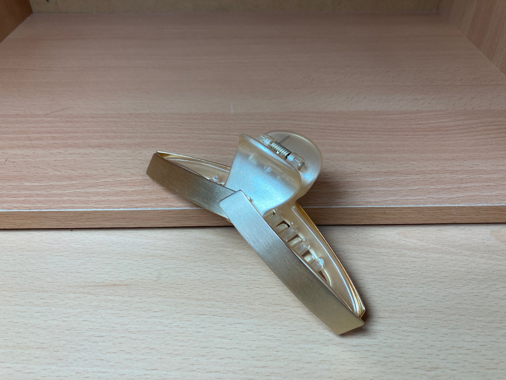 Tiny Treasures Seoul - Brushed Gold Overlapping Hair Claw Top View