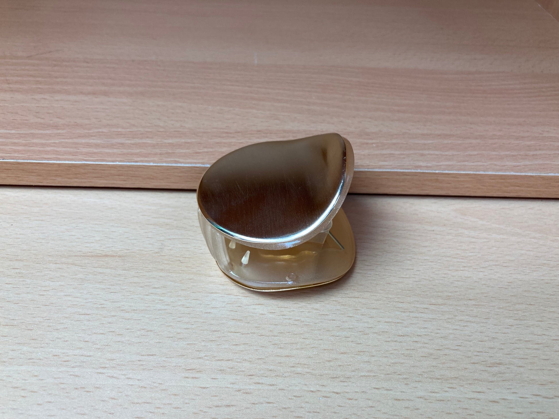 Tiny Treasures Seoul - Brushed Gold Pebble Mini Hair Claw Side View