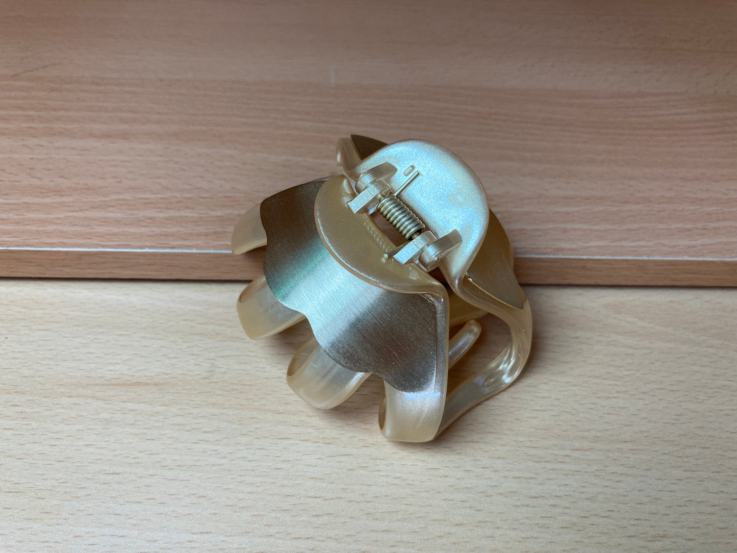 Tiny Treasures Seoul - Brushed Gold Wave Hair Claw Top View