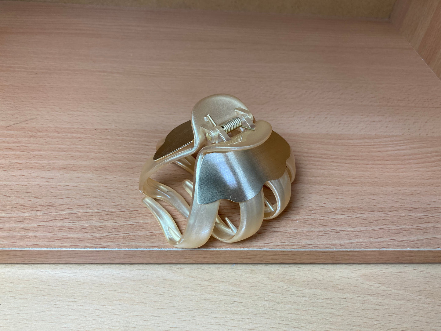 Tiny Treasures Seoul - Brushed Gold Wave Hair Claw Side View