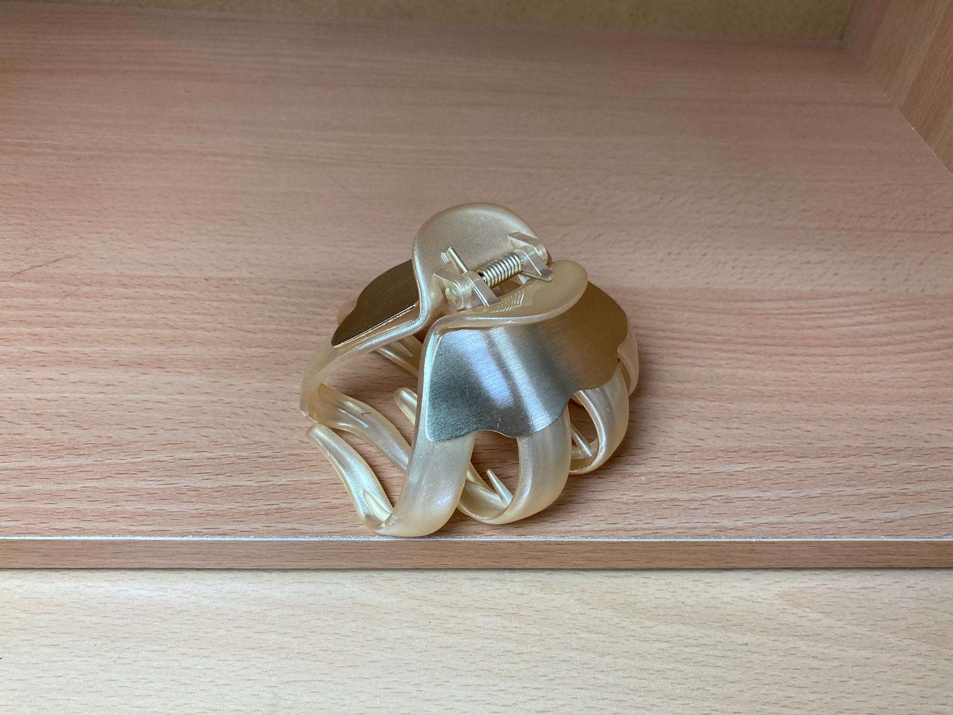 Tiny Treasures Seoul - Brushed Gold Wave Hair Claw Side View
