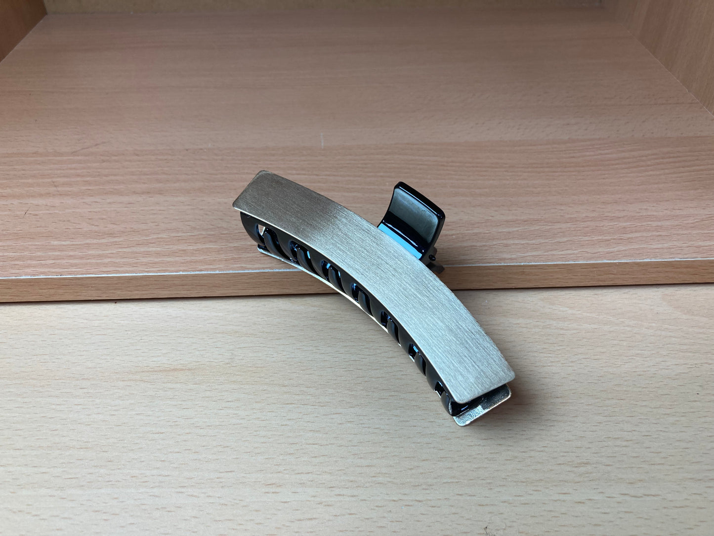 Tiny Treasures Seoul - Brushed Gold & Black Curved Bar Hair Claw Side View