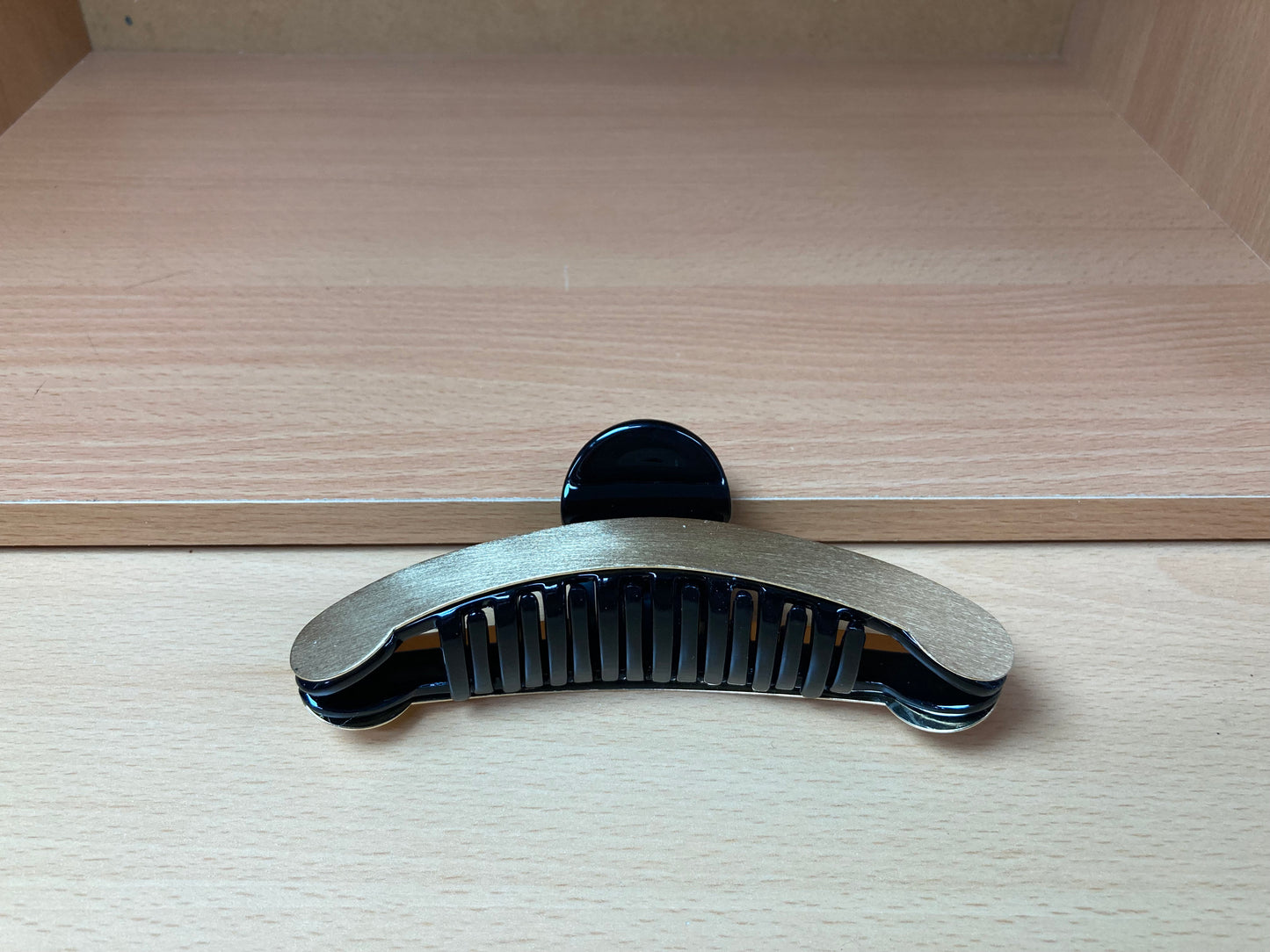 Tiny Treasures Seoul - Brushed Gold & Black Curved Edge Hair Claw Side View