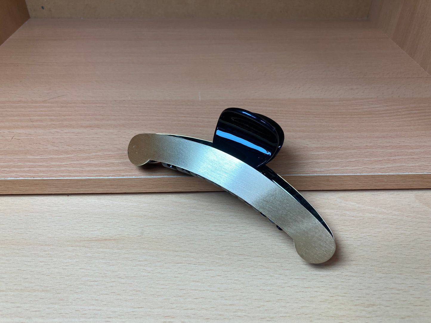 Tiny Treasures Seoul - Brushed Gold & Black Curved Edge Hair Claw Top View