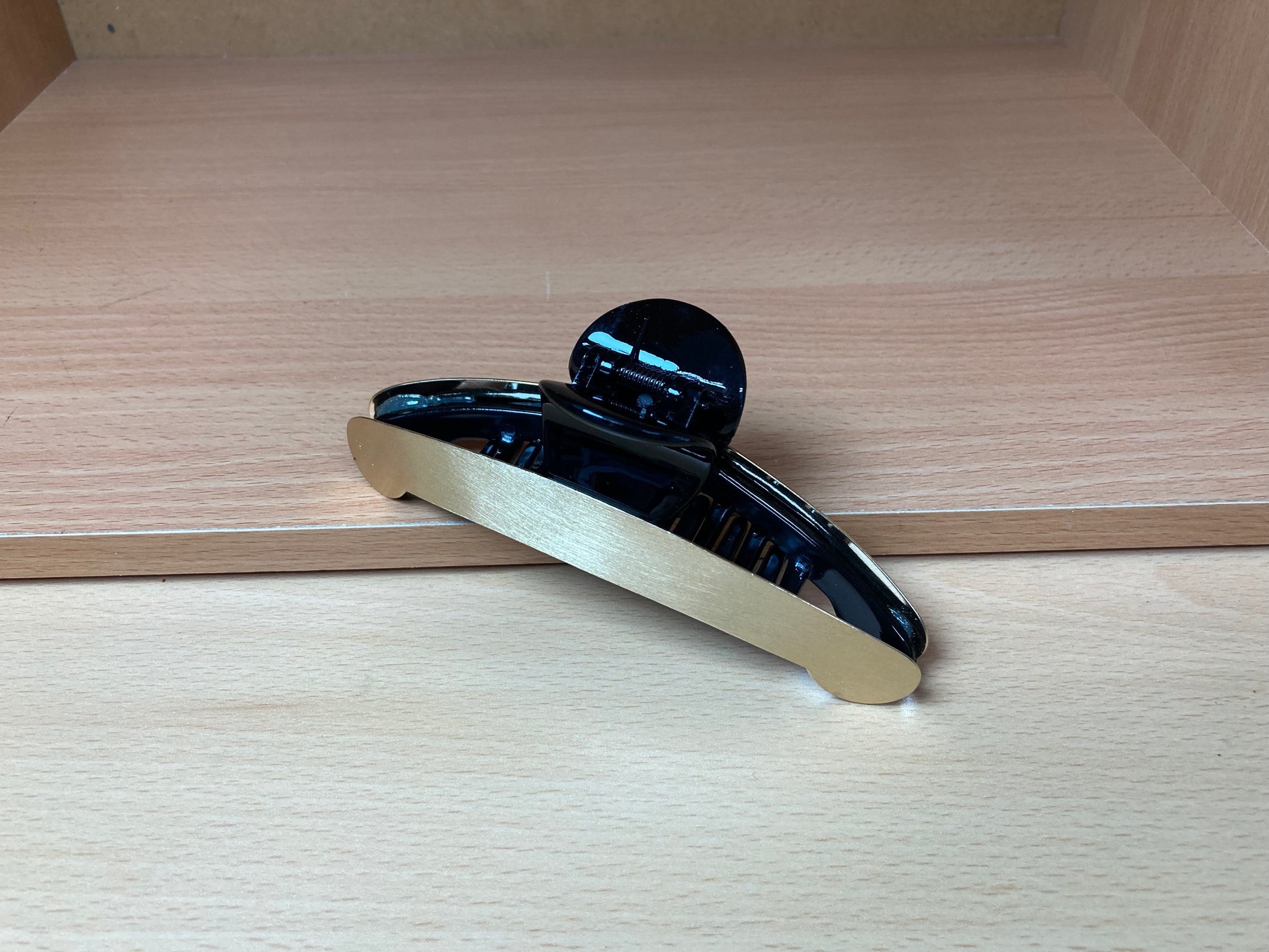 Tiny Treasures Seoul - Brushed Gold & Black Curved Edge Hair Claw View