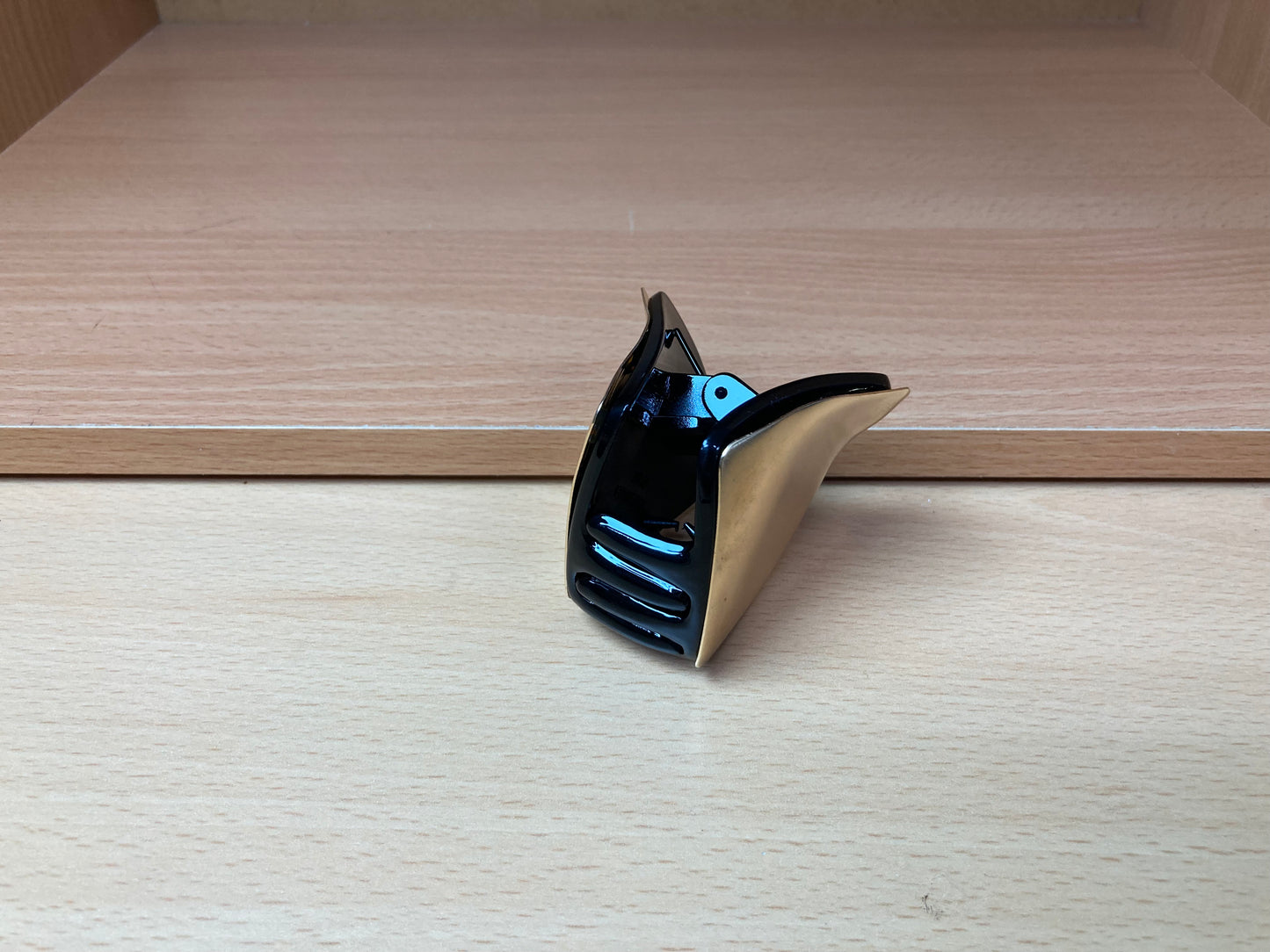 Tiny Treasures Seoul - Brushed Gold & Black Geometric Mini Hair Claw Side View