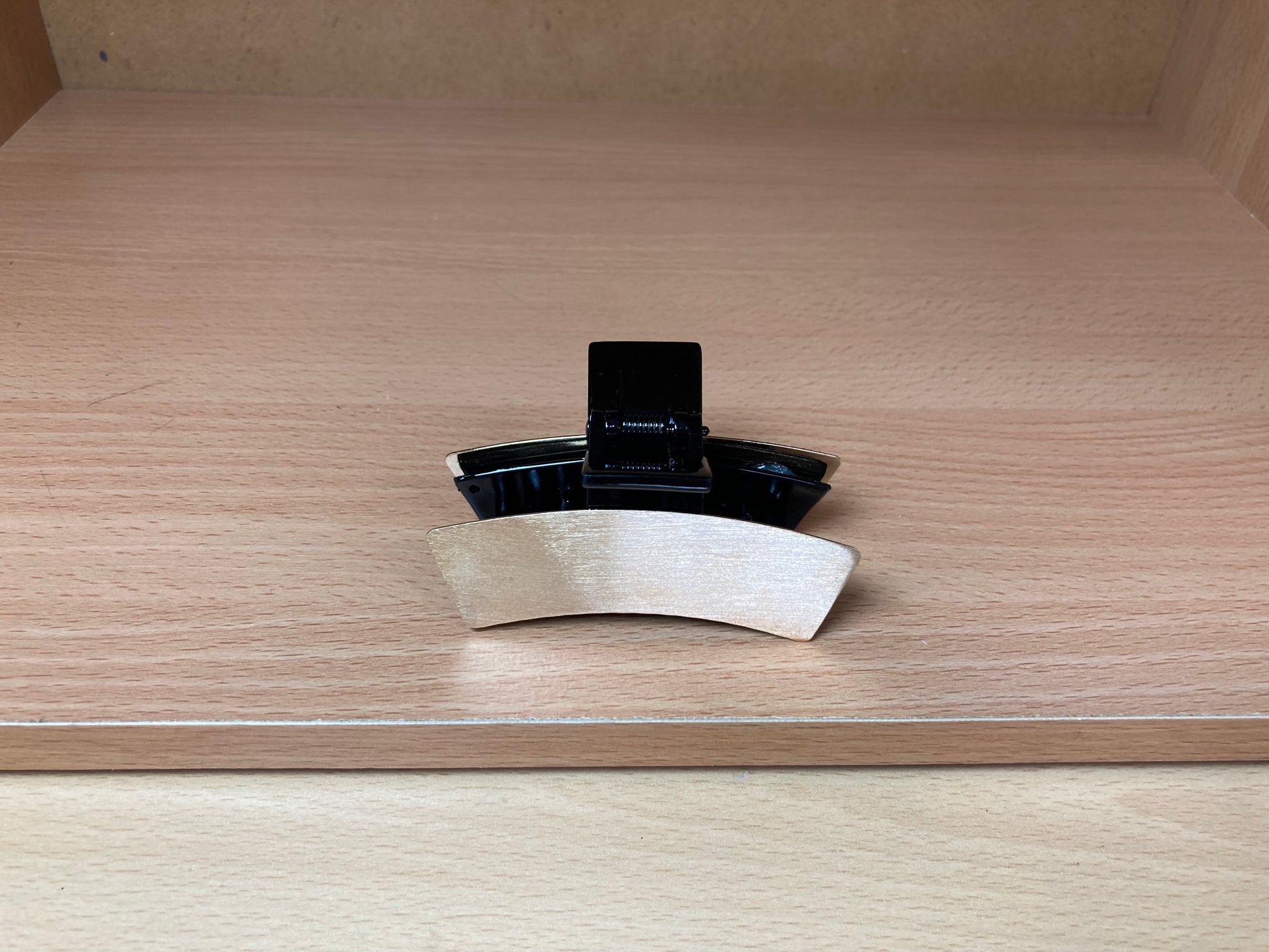 Tiny Treasures Seoul - Brushed Gold & Black Mini Curved Bar Hair Claw