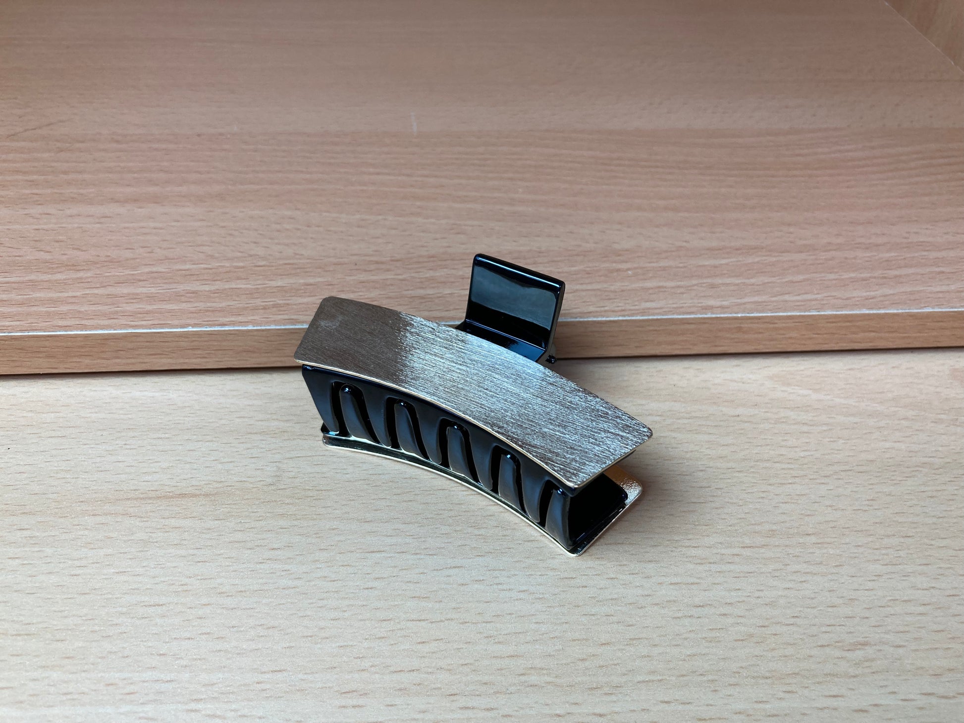 Tiny Treasures Seoul - Brushed Gold & Black Mini Curved Bar Hair Claw View