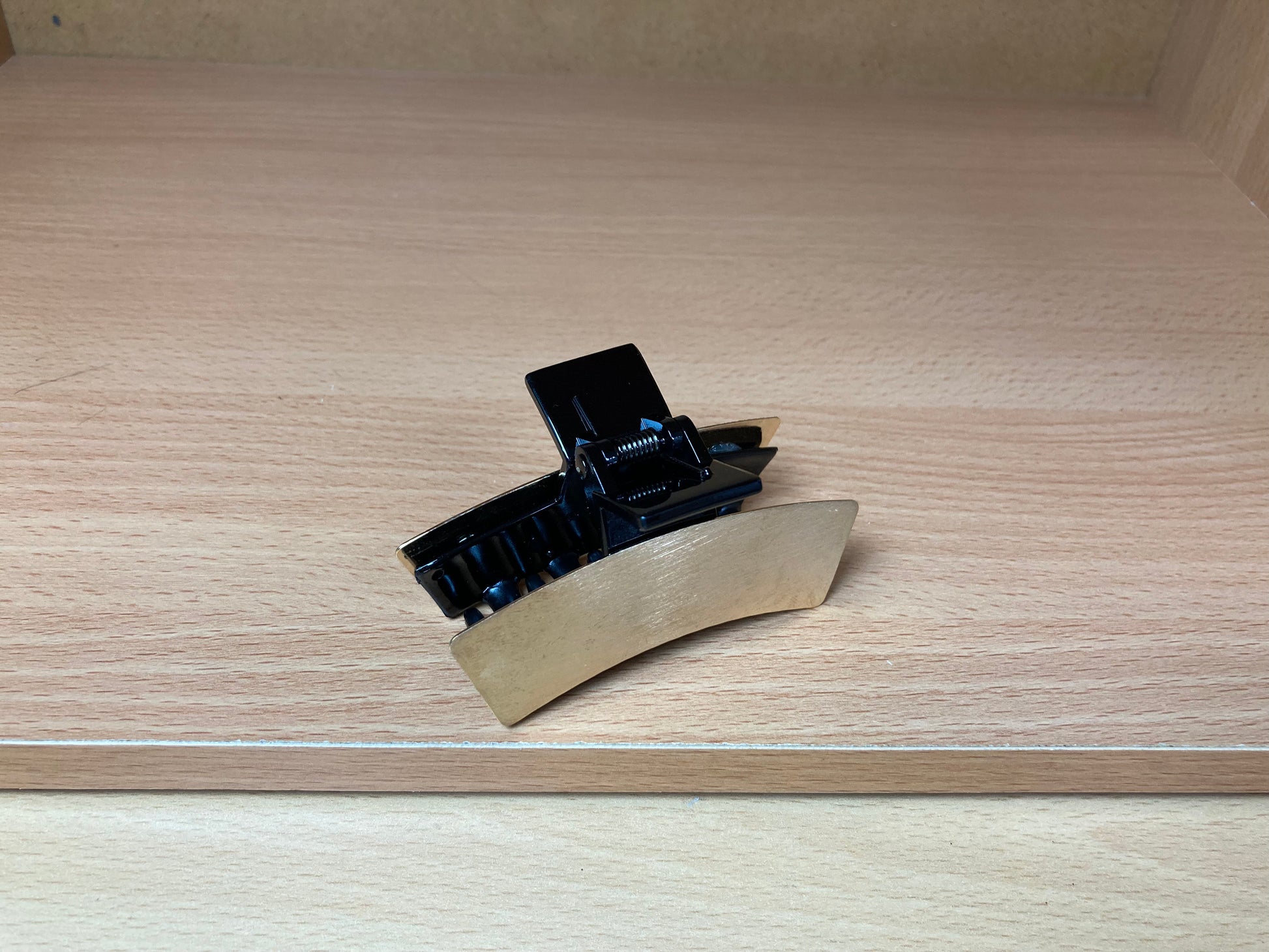 Tiny Treasures Seoul - Brushed Gold & Black Mini Curved Bar Hair Claw Side View