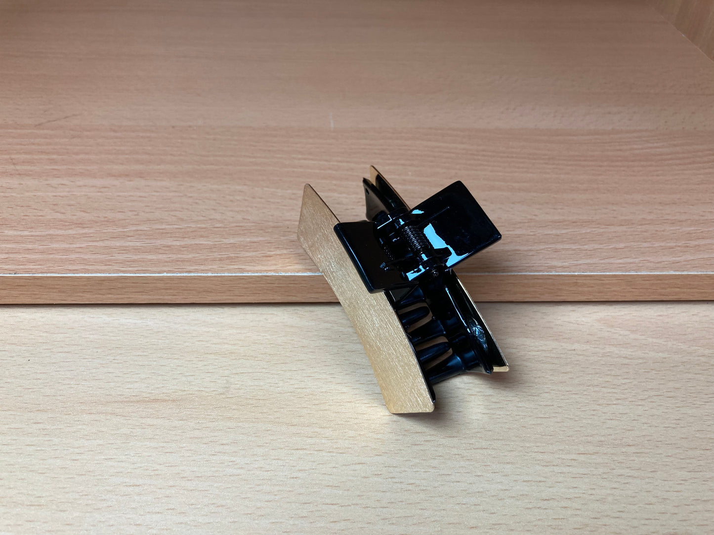Tiny Treasures Seoul - Brushed Gold & Black Mini Curved Bar Hair Claw Top View 3
