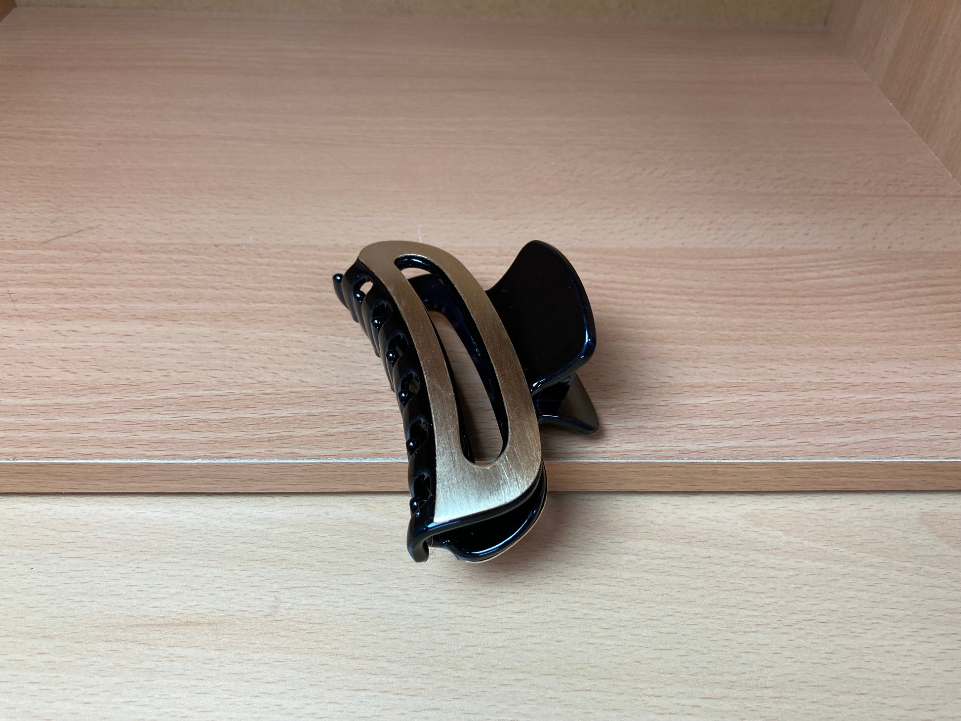 Tiny Treasures Seoul - Brushed Gold & Black Open Arc Hair Claw Front View 2