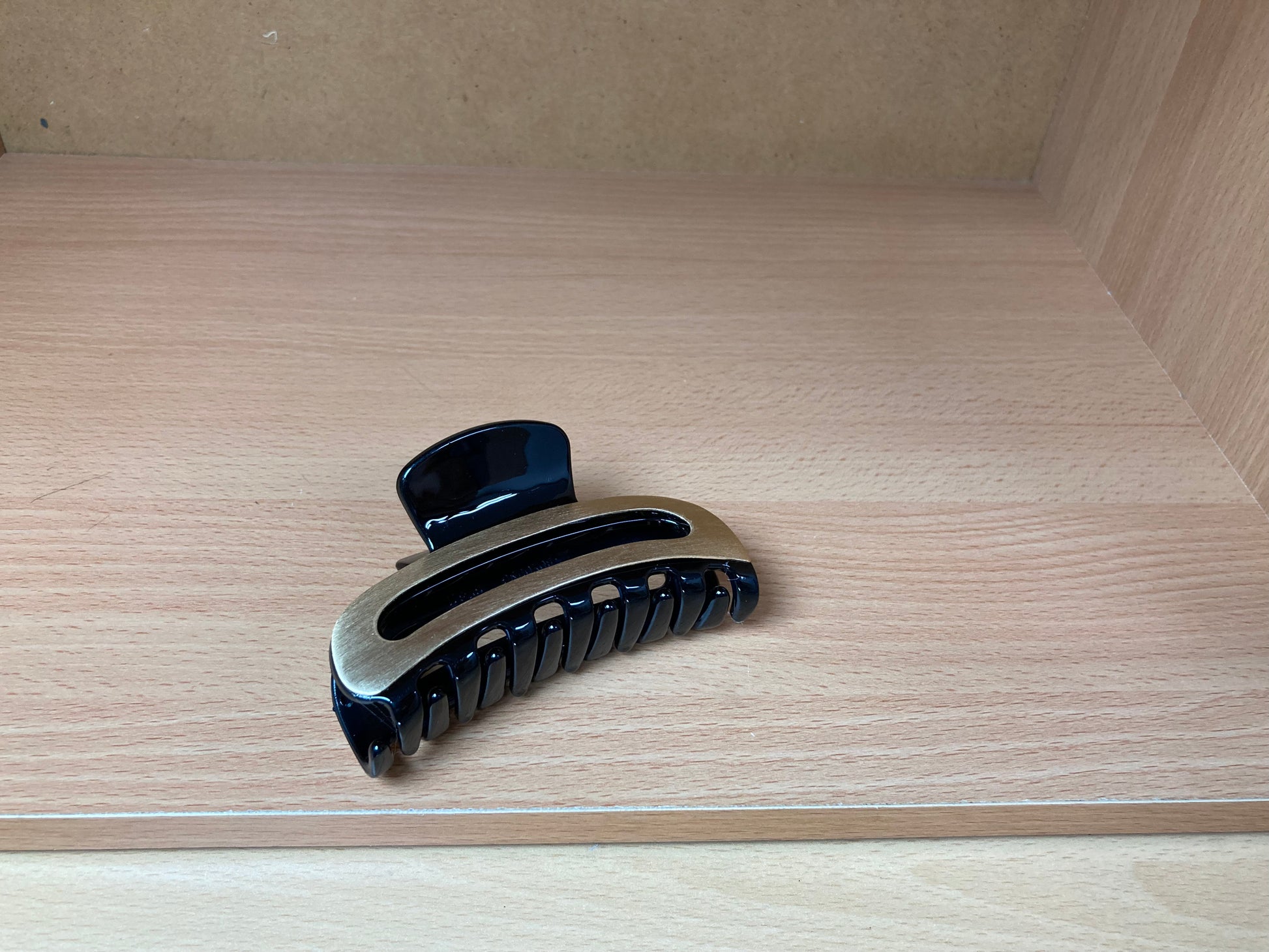 Tiny Treasures Seoul - Brushed Gold & Black Open Arc Hair Claw View