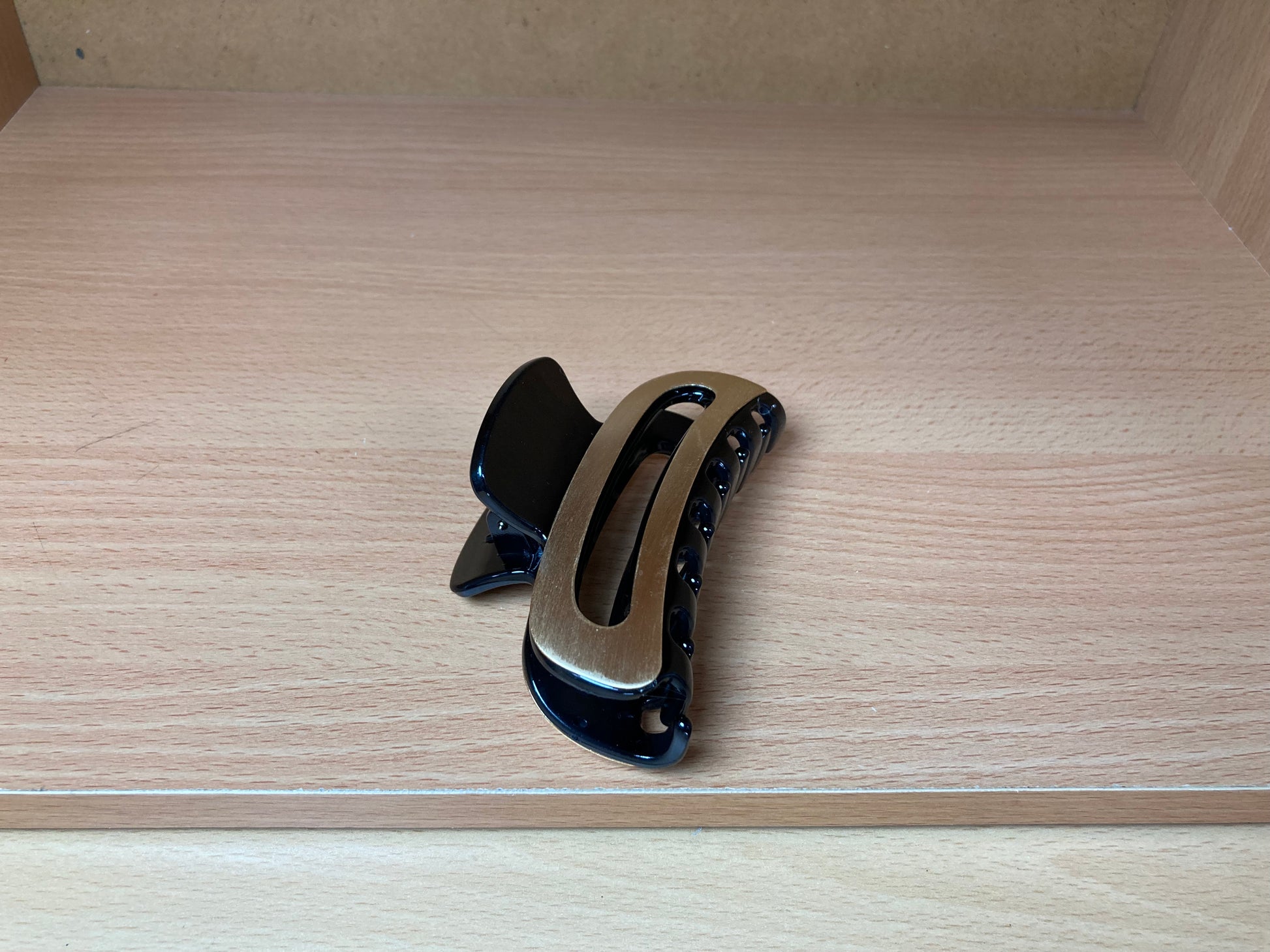 Tiny Treasures Seoul - Brushed Gold & Black Open Arc Hair Claw Front View 3