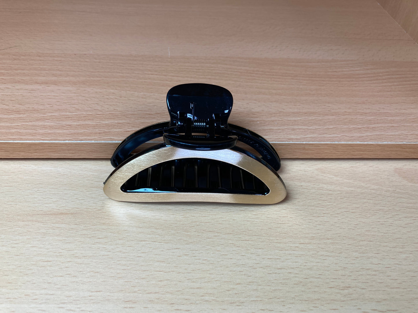 Tiny Treasures Seoul - Brushed Gold & Black Open Oval Hair Claw Top View