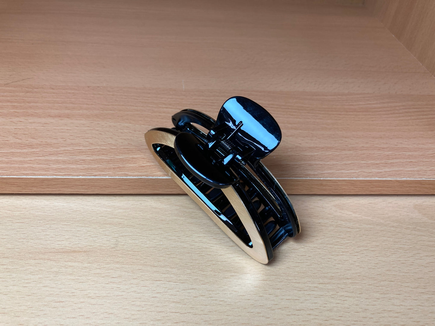 Tiny Treasures Seoul - Brushed Gold & Black Open Oval Hair Claw Top View