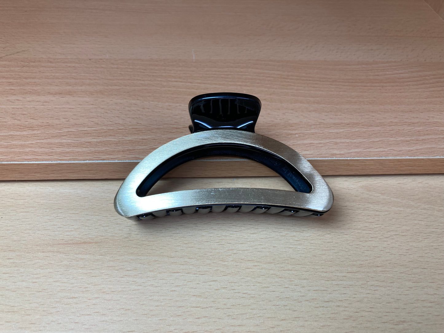 Tiny Treasures Seoul - Brushed Gold & Black Open Oval Hair Claw Front View 2