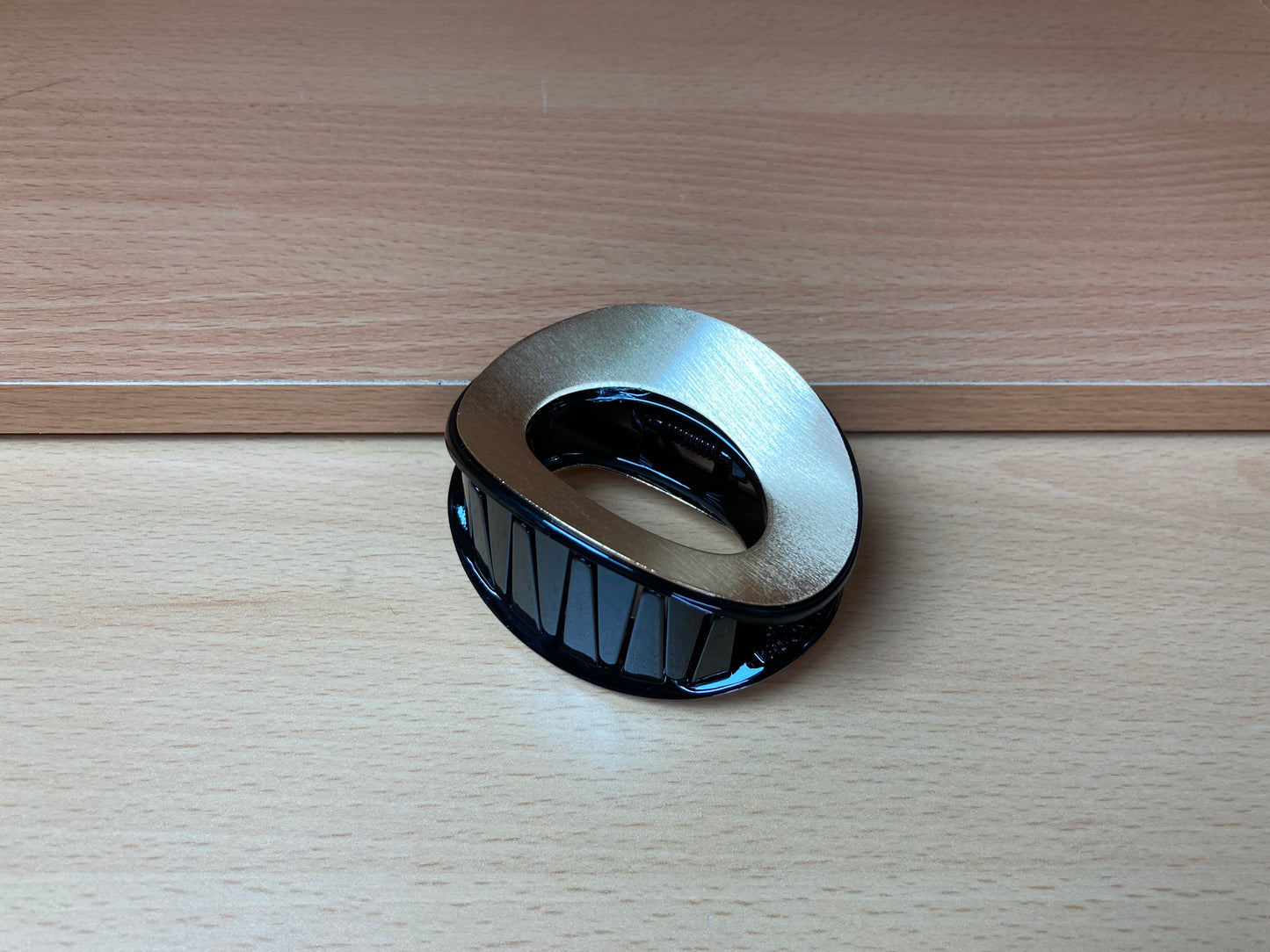 Tiny Treasures Seoul - Brushed Gold & Black Open Oval Mini Hair Claw Front View