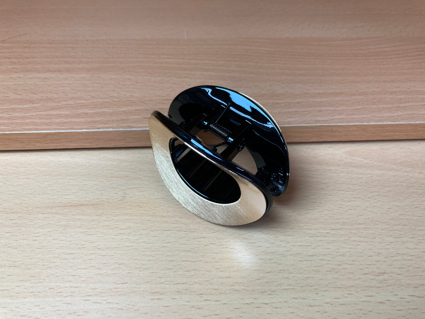 Tiny Treasures Seoul - Brushed Gold & Black Open Oval Mini Hair Claw Top View