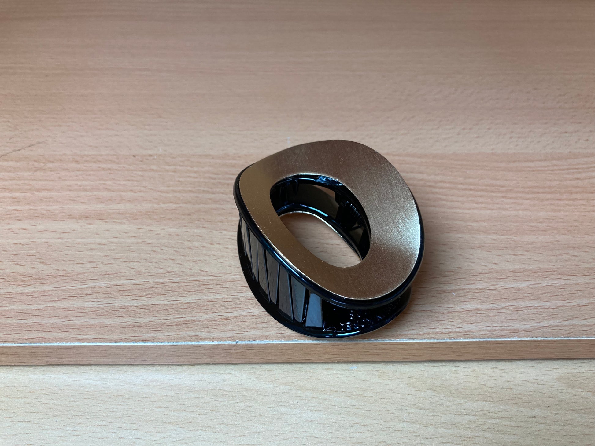 Tiny Treasures Seoul - Brushed Gold & Black Open Oval Mini Hair Claw Side View