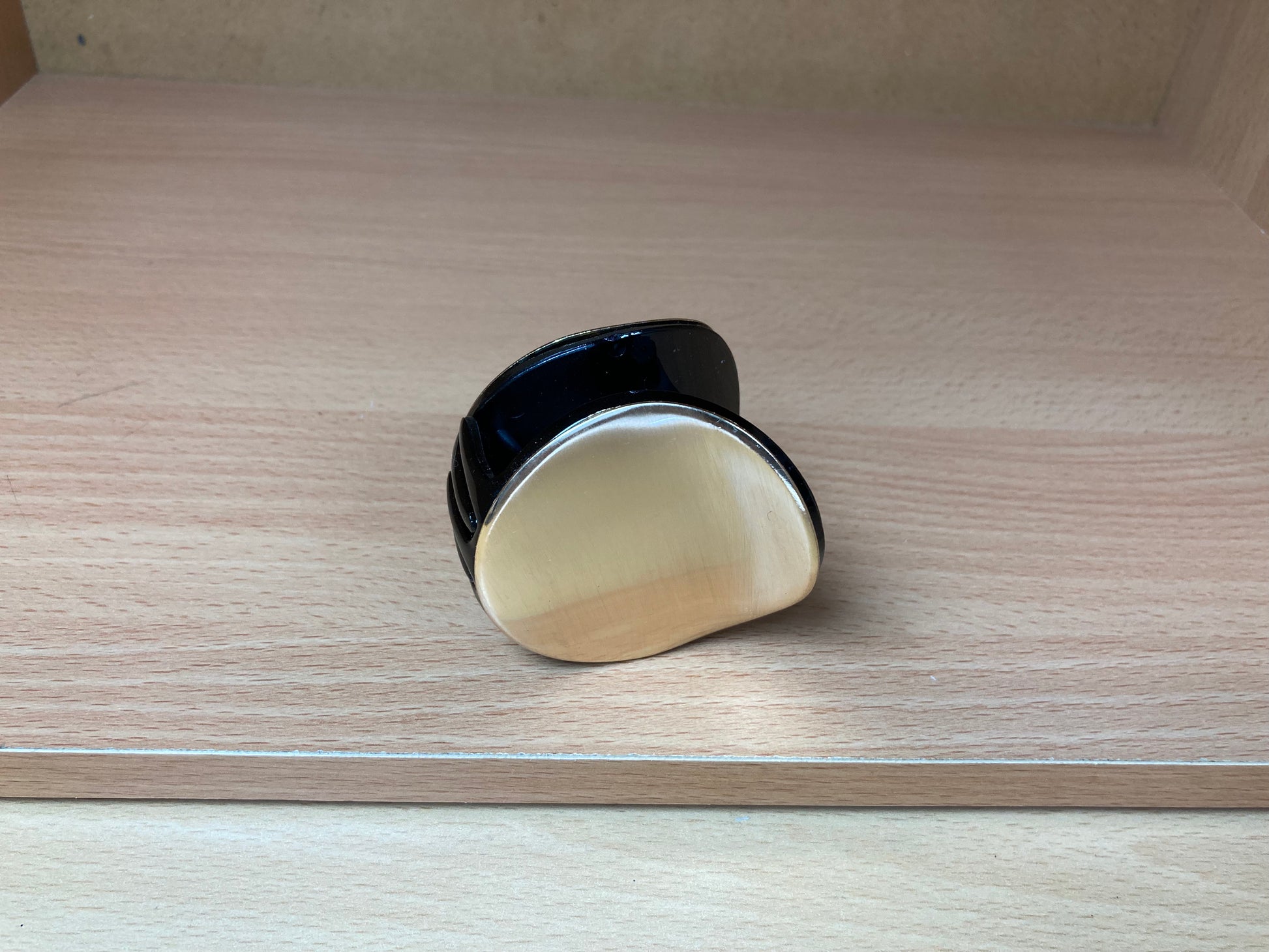 Tiny Treasures Seoul - Brushed Gold & Black Pebble Mini Hair Claw View