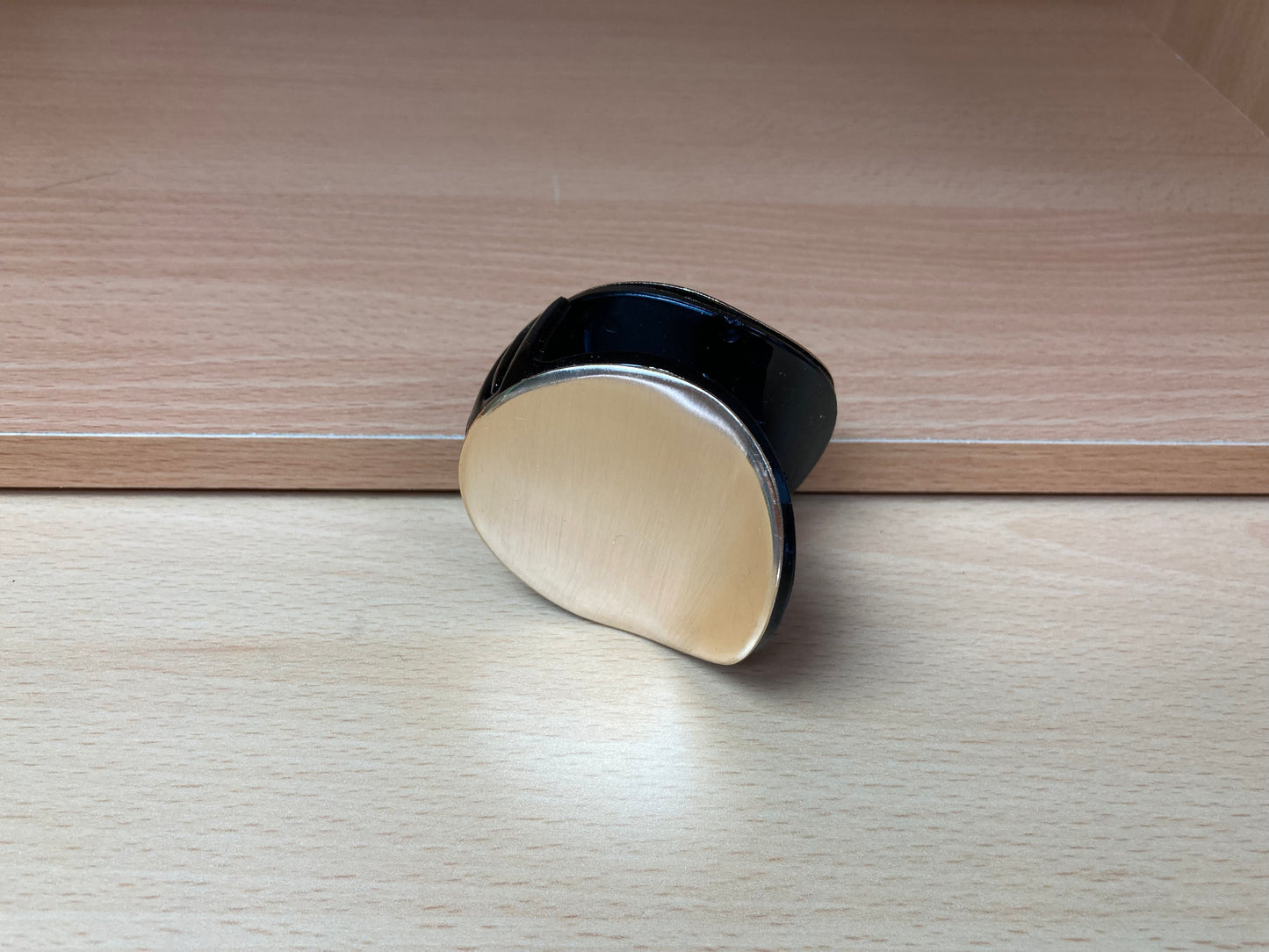 Tiny Treasures Seoul - Brushed Gold & Black Pebble Mini Hair Claw Side View