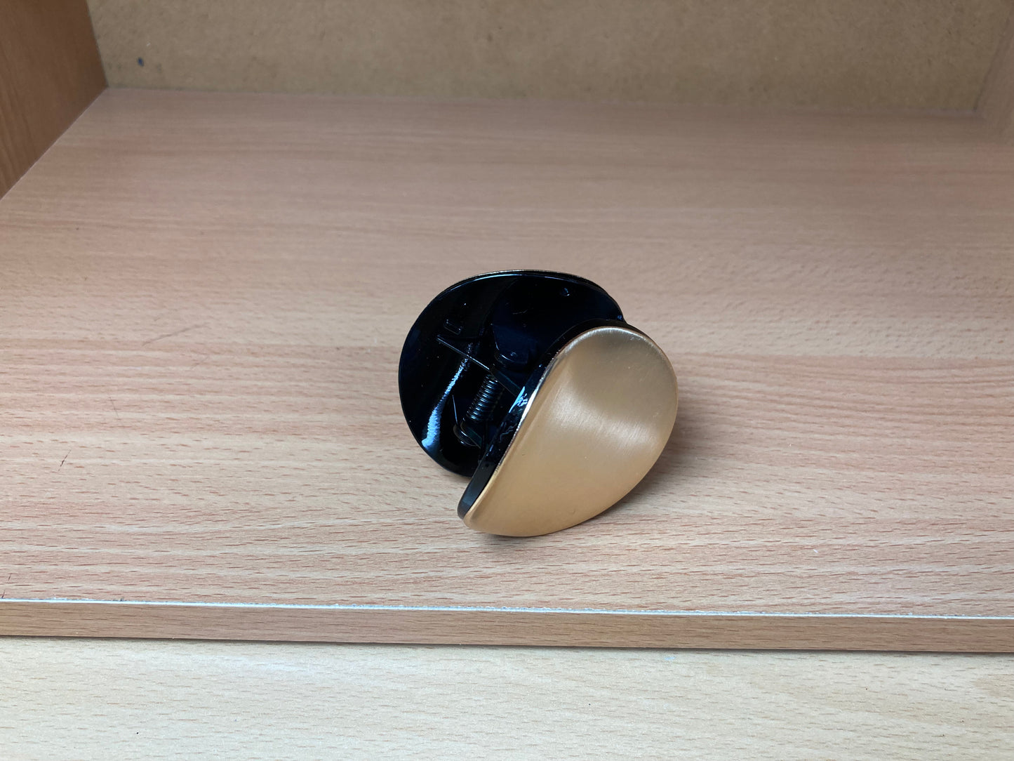 Tiny Treasures Seoul - Brushed Gold & Black Pebble Mini Hair Claw Side View 2