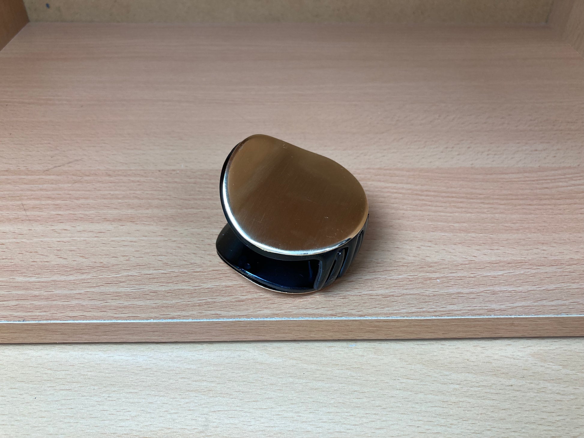 Tiny Treasures Seoul - Brushed Gold & Black Pebble Mini Hair Claw Side View 3