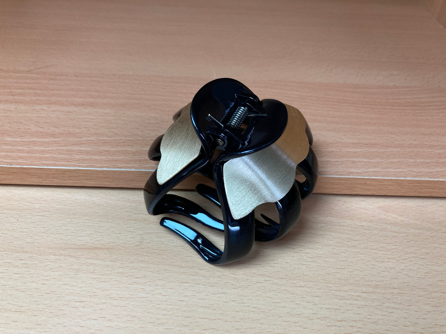 Tiny Treasures Seoul - Brushed Gold & Black Wave Hair Claw Side View 2