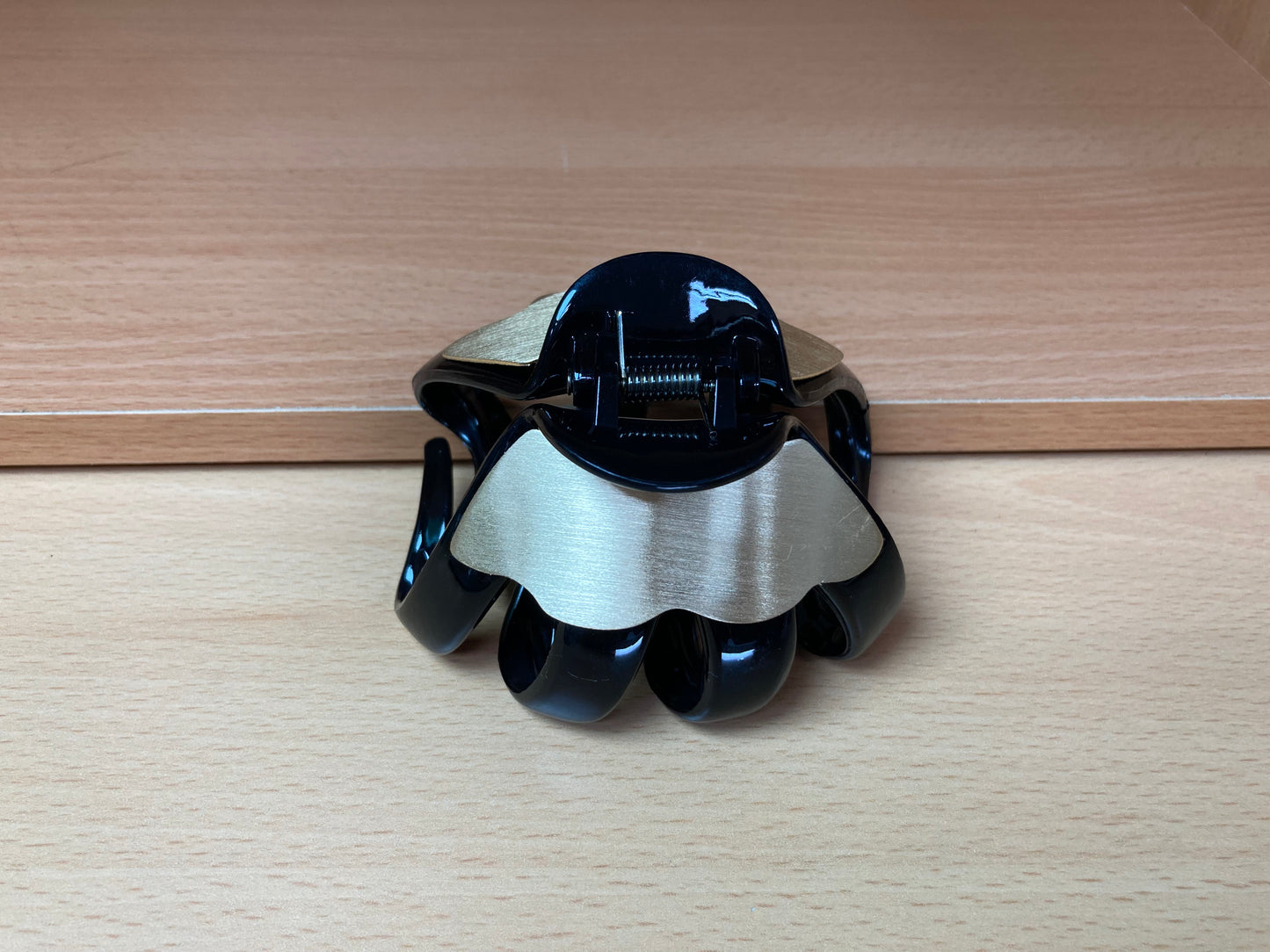 Tiny Treasures Seoul - Brushed Gold & Black Wave Hair Claw Front View 2