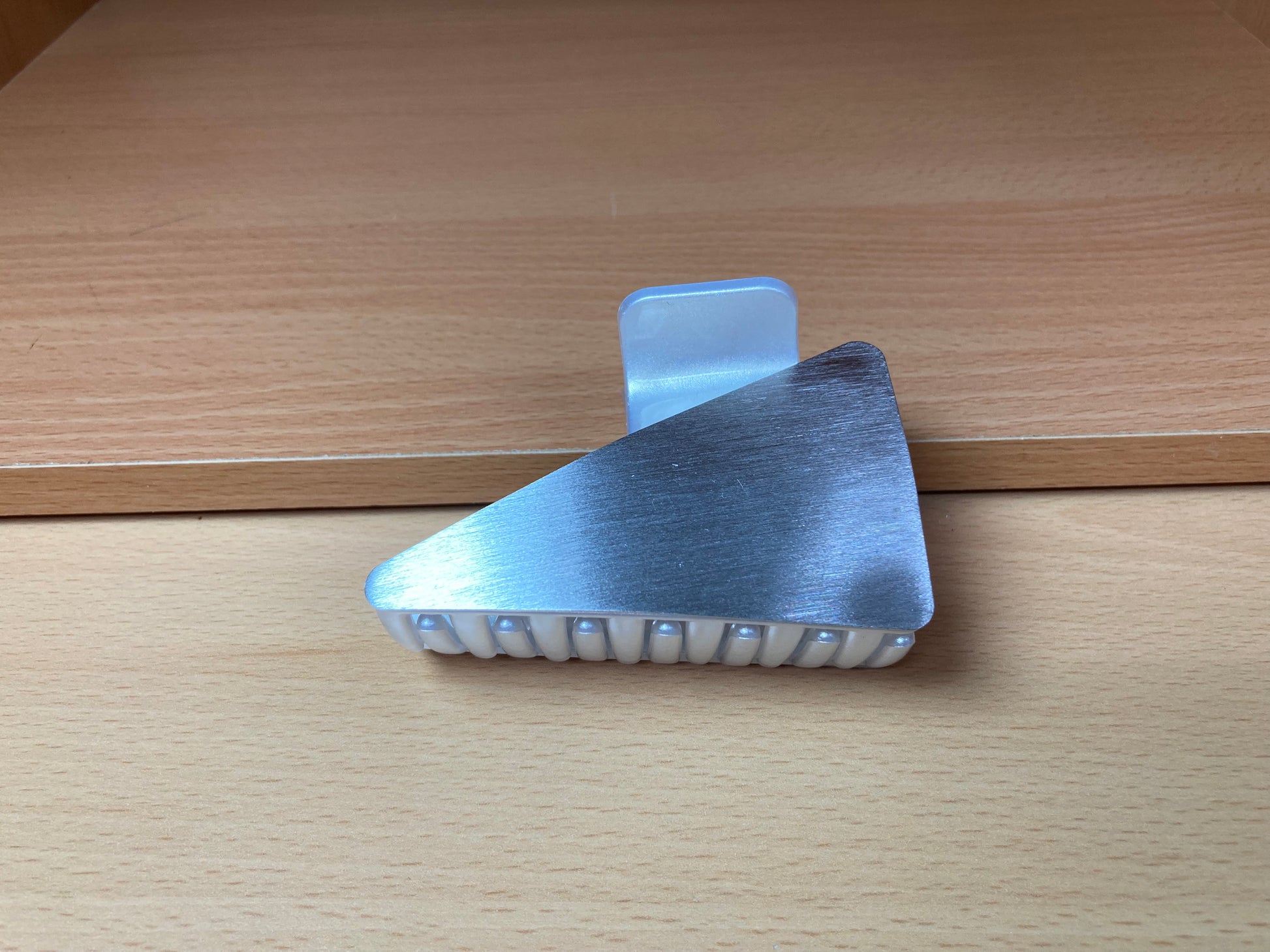 Tiny Treasures Seoul - Brushed Silver Geometric Hair Claw