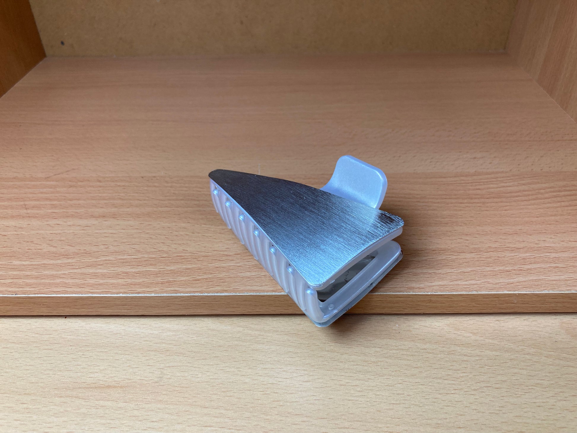 Tiny Treasures Seoul - Brushed Silver Geometric Hair Claw Side View