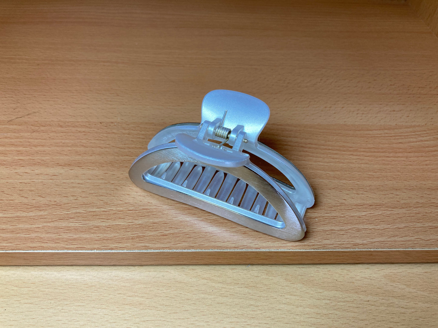 Tiny Treasures Seoul - Brushed Silver Open Oval Hair Claw Side View